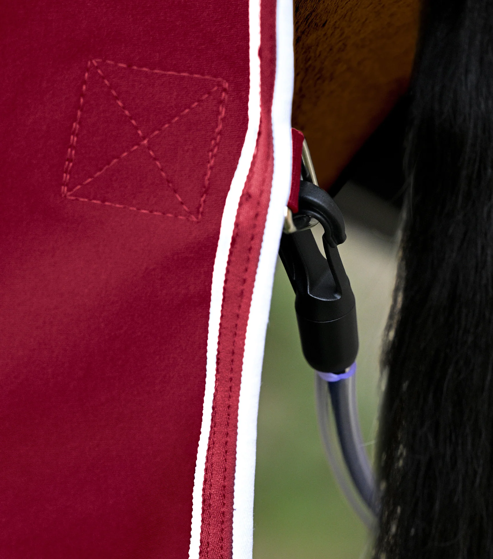 Airtech Horse Cooler Rug Burgundy - Image 5