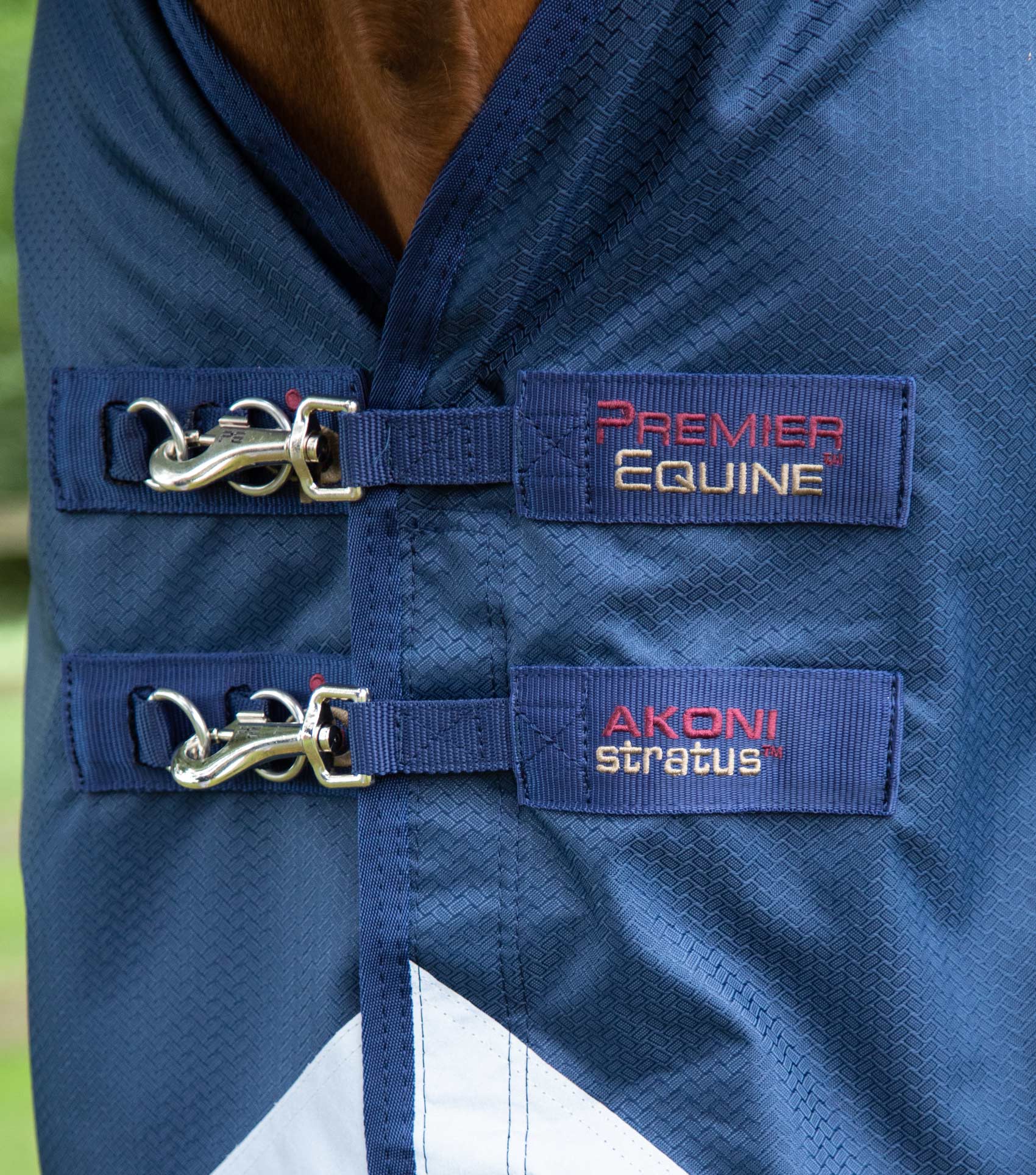 Akoni 0g Original Turnout Rug Navy - Image 3
