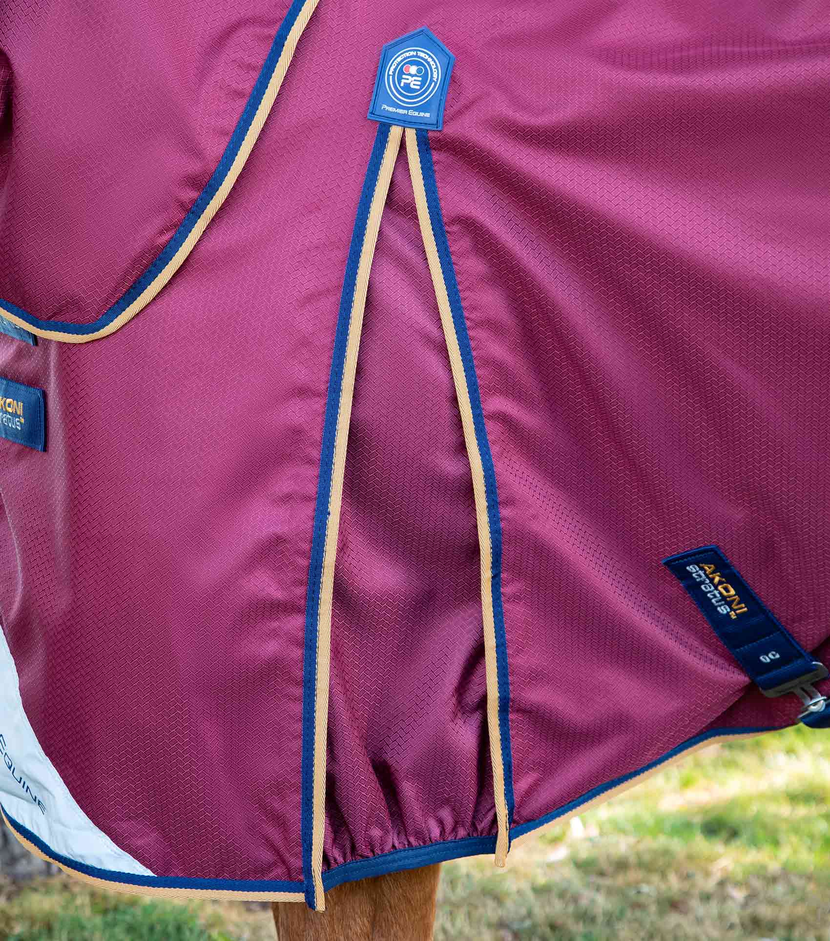 Akoni 0g Turnout Rug with Classic Neck Cover Wine - Image 4