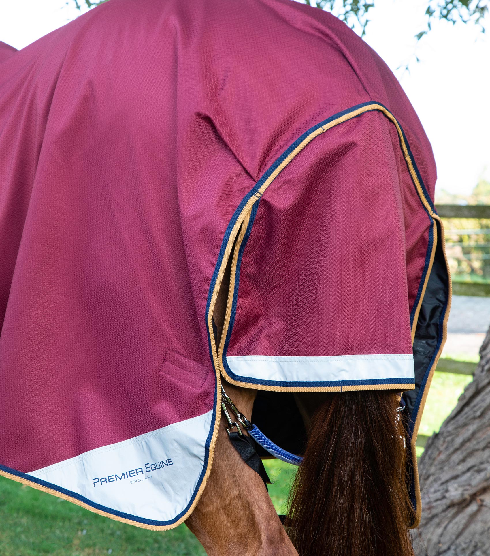 Akoni 0g Turnout Rug with Classic Neck Cover Wine - Image 5