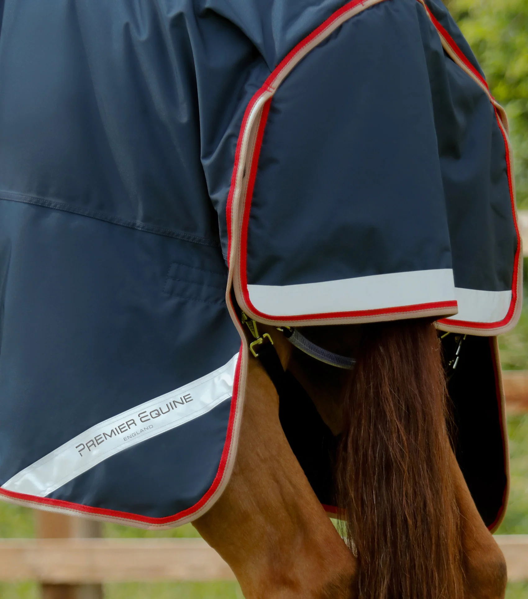 Buster 100g Turnout Rug with Snug-Fit Neck Cover Navy - Image 6