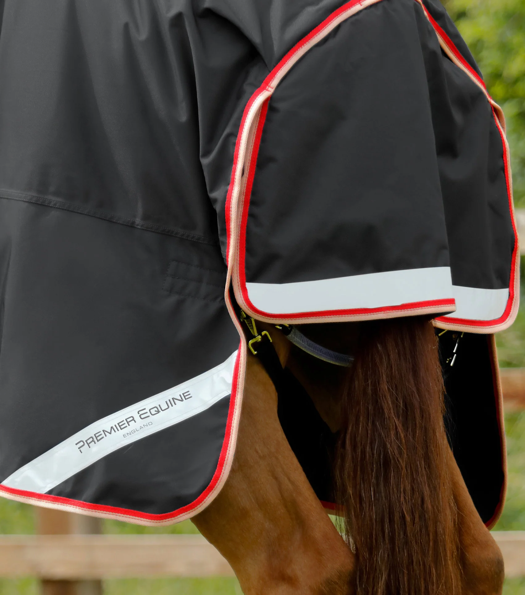 Buster 100g Turnout Rug with Snug-Fit Neck Cover Black - Image 6