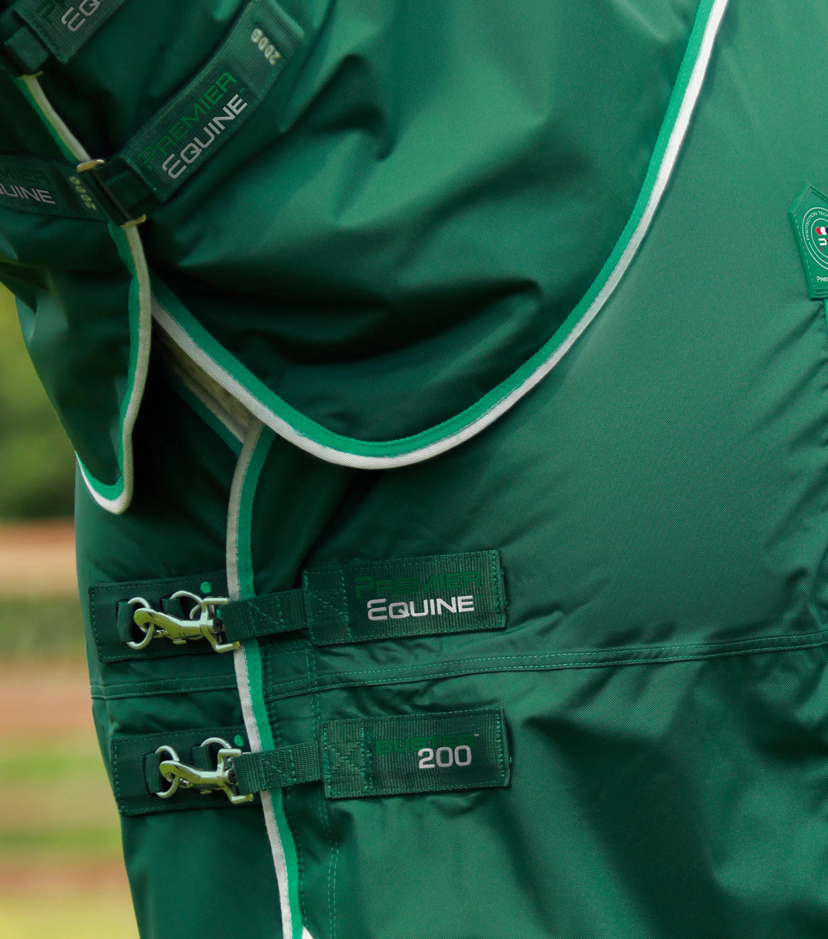 Buster 200g Turnout Rug with Snug-Fit Neck Cover Green - Image 3