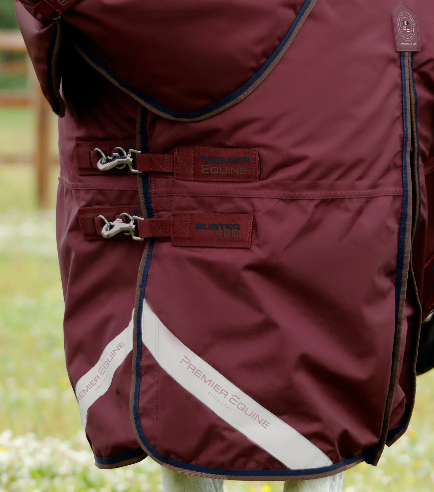 Buster 400g Turnout Rug with Snug-Fit Neck Cover Burgundy - Image 4