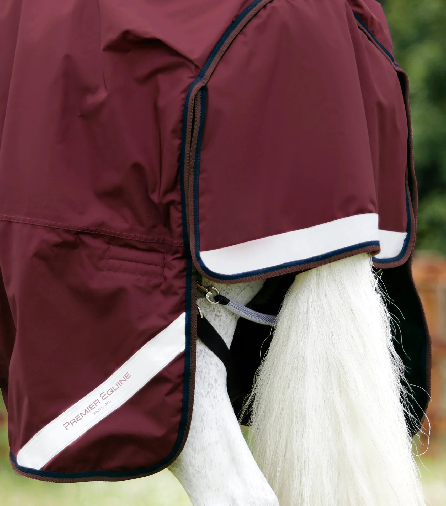 Buster 400g Turnout Rug with Snug-Fit Neck Cover Burgundy - Image 6