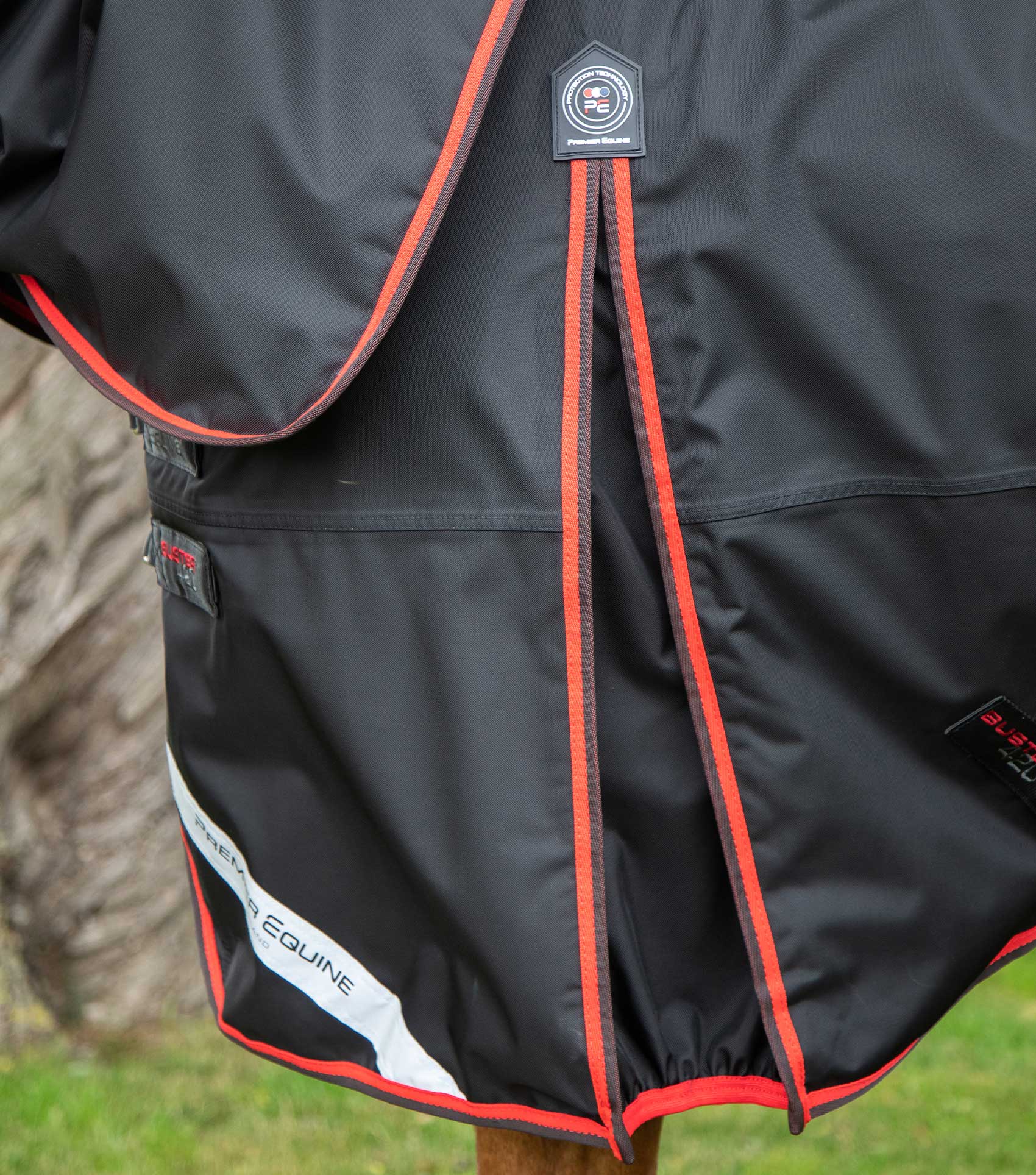 Buster 420g Turnout Rug with Classic Neck Cover Black - Image 4