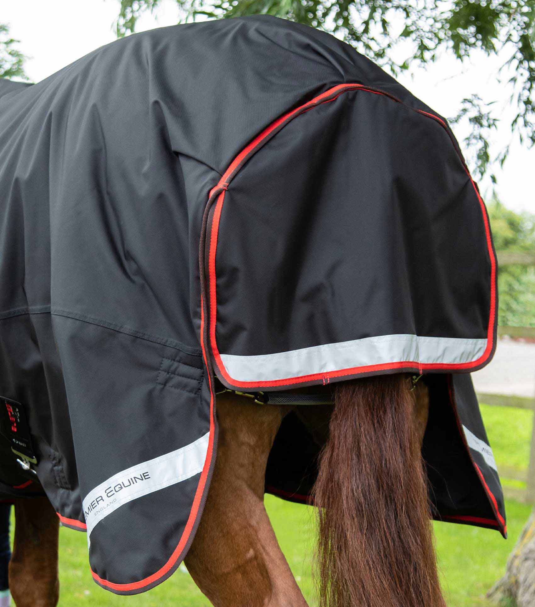 Buster 420g Turnout Rug with Classic Neck Cover Black - Image 5