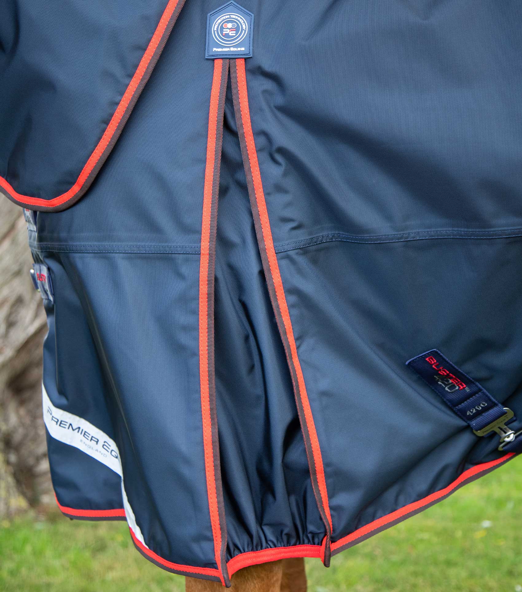 Buster 420g Turnout Rug with Classic Neck Cover Navy - Image 4