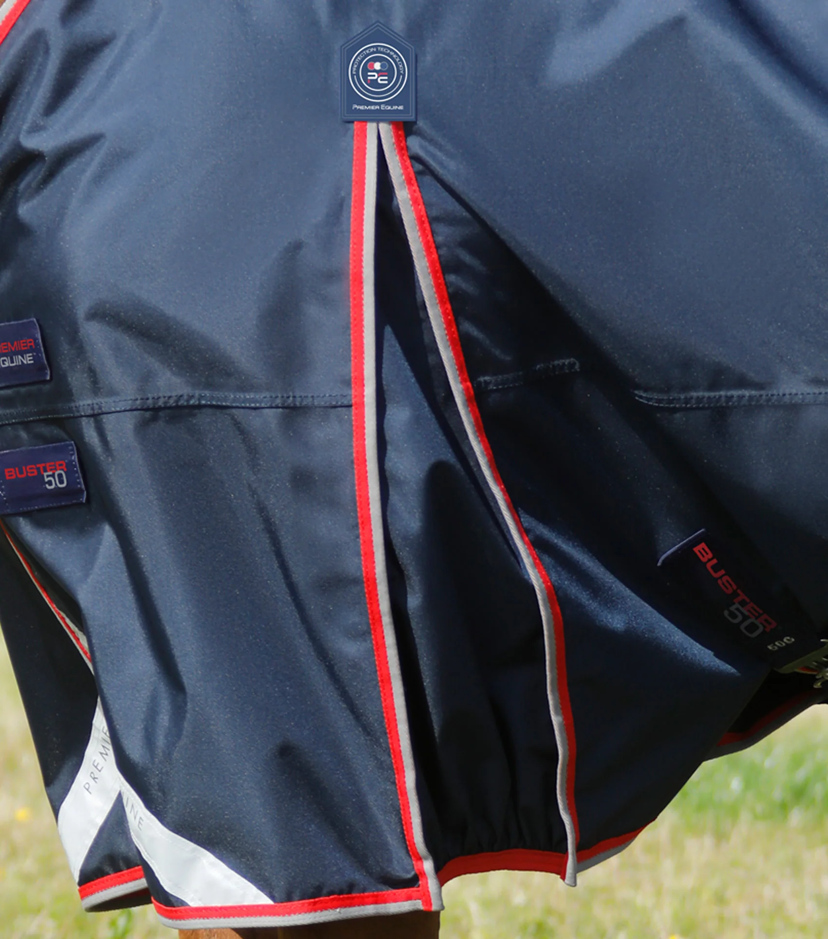 Buster 50g Turnout Rug with Snug-Fit Neck Cover Navy - Image 4