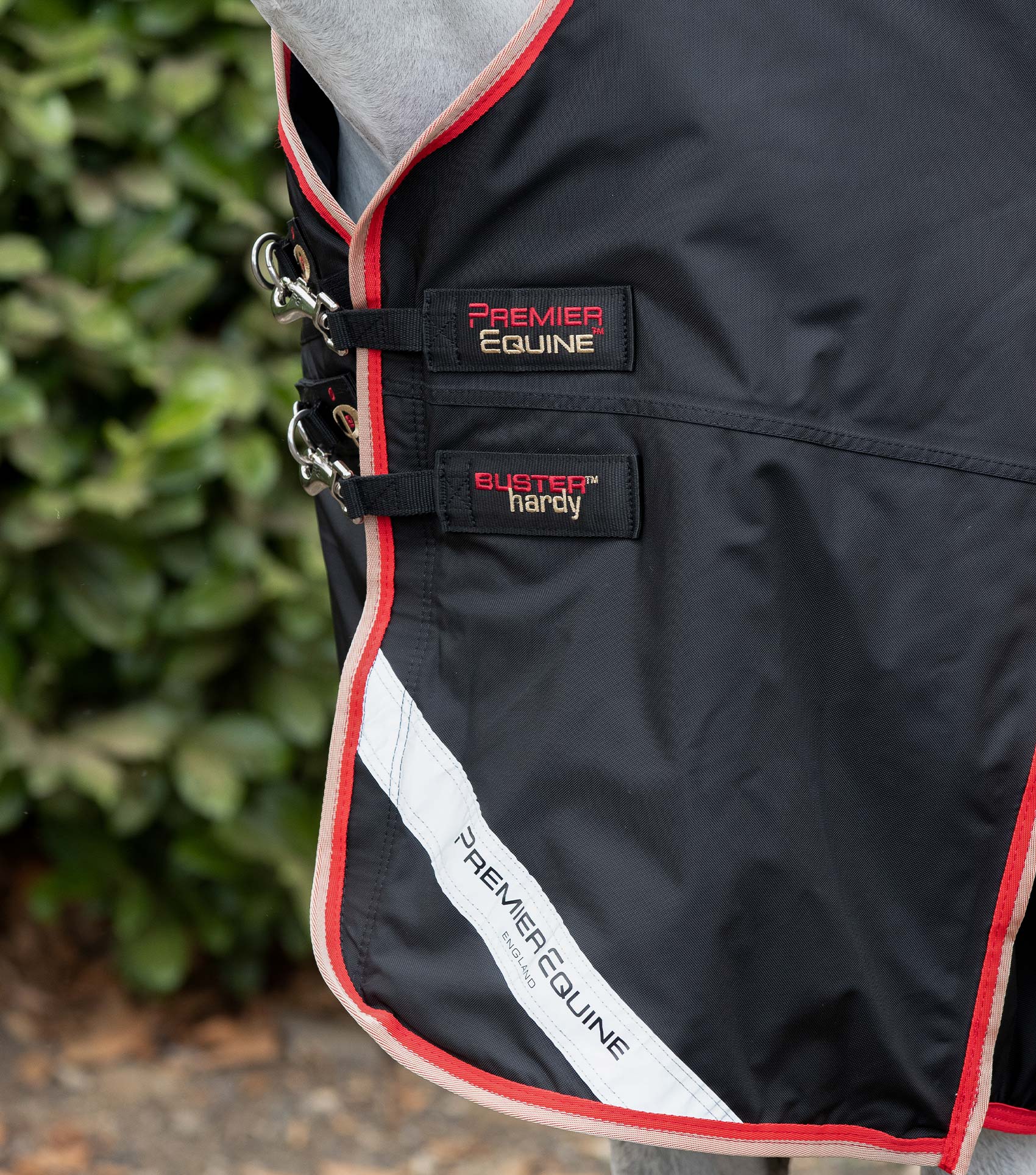 Buster Hardy 100g Half Neck Turnout Rug Black - Image 3