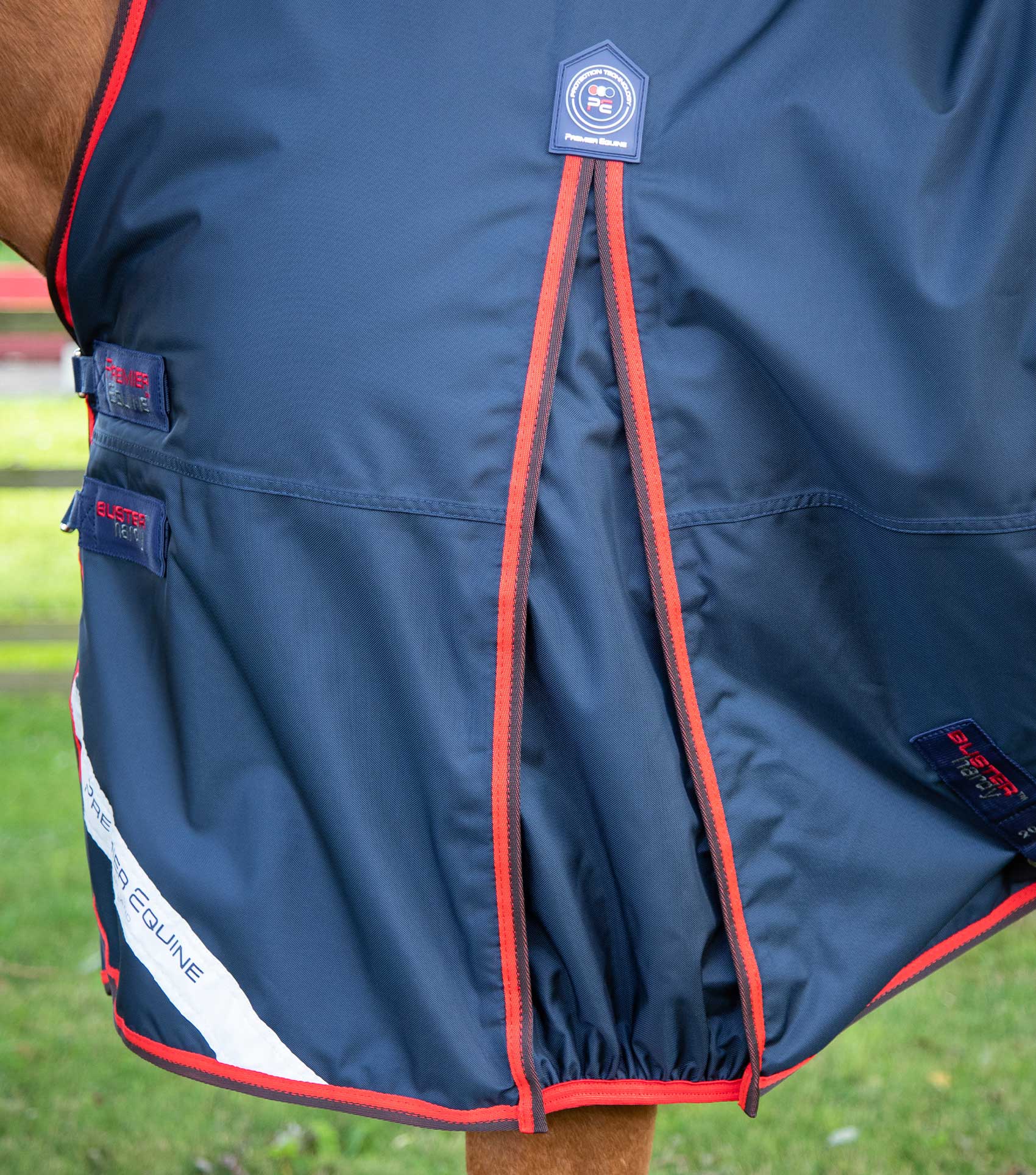 Buster Hardy 200g Half Neck Turnout Rug Navy - Image 3