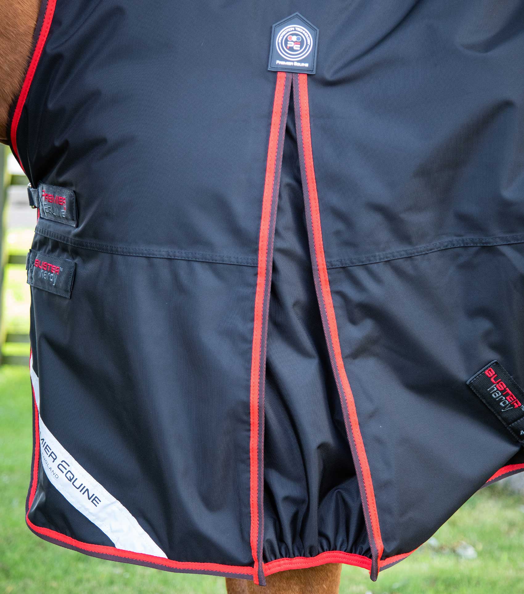 Buster Hardy 400g Half Neck Turnout Rug Black - Image 4