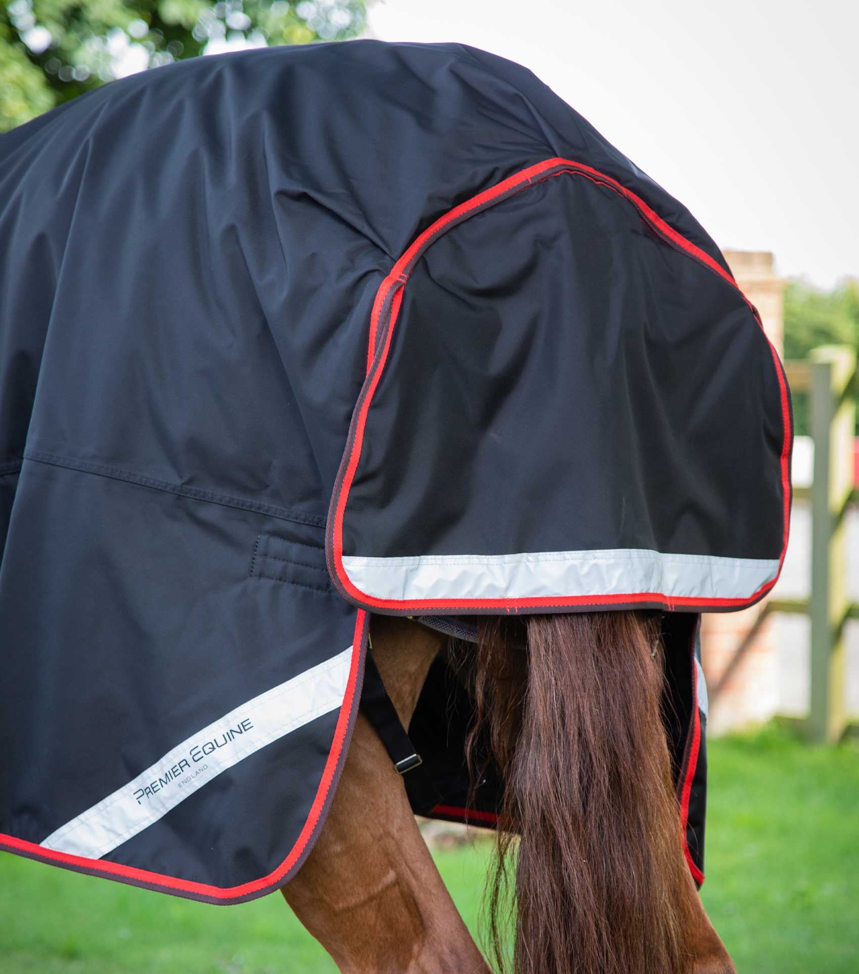 Buster Hardy 400g Half Neck Turnout Rug Black - Image 5