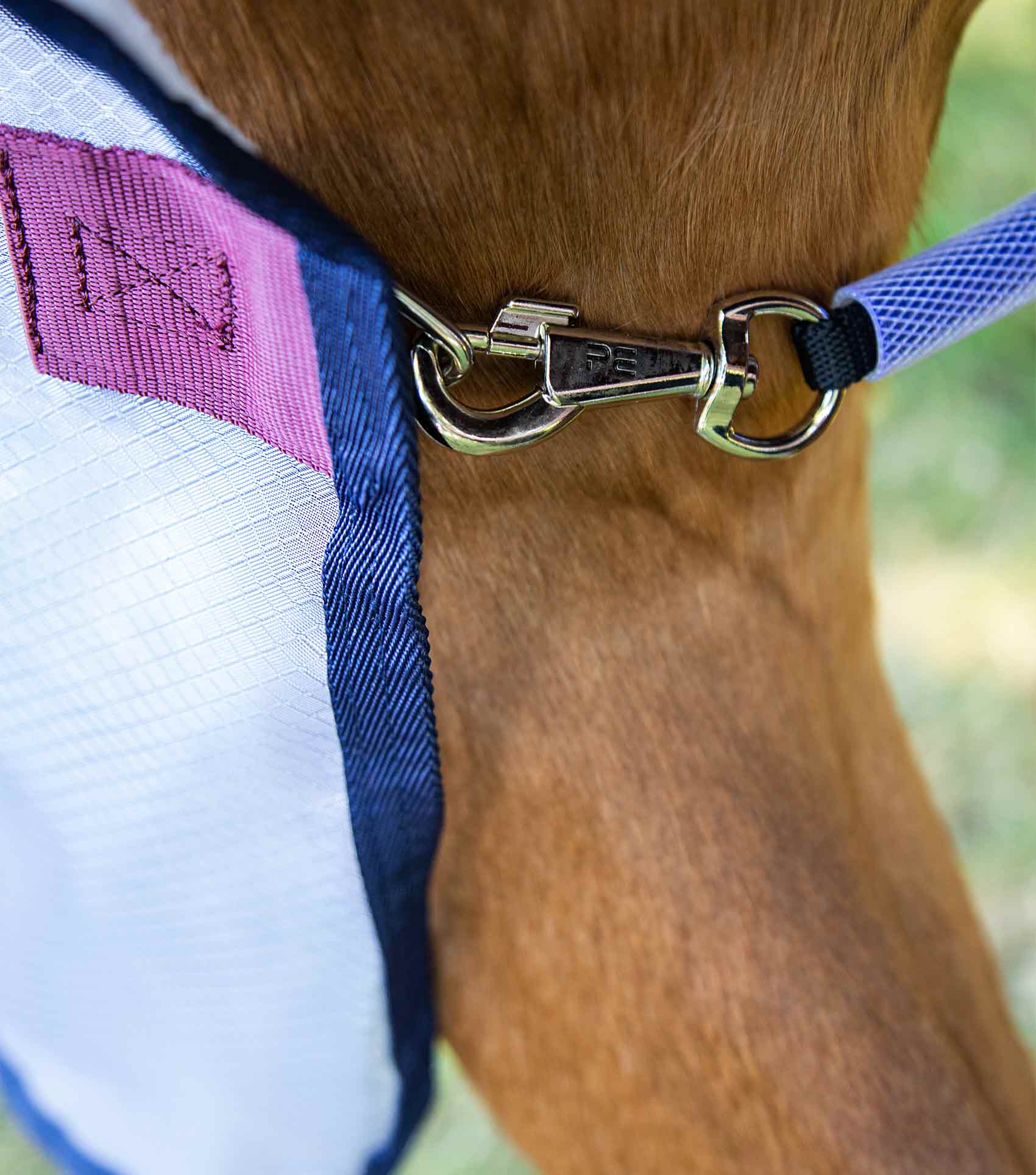 Buster Stay-Dry Super Lite Fly Rug with Surcingles Wine - Image 5