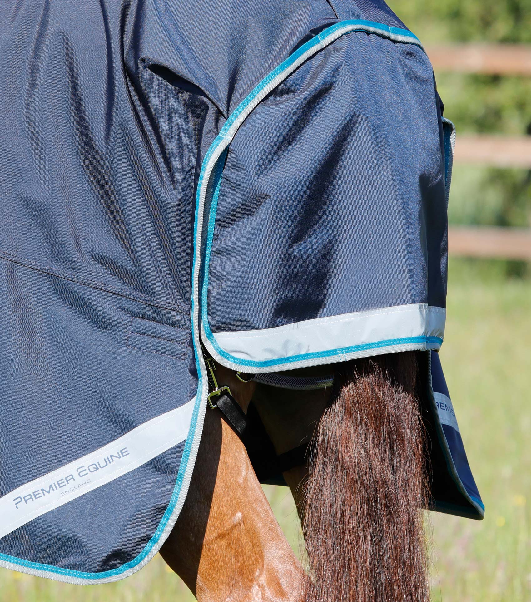 Buster Storm 100g Combo Turnout Rug with Snug-Fit Neck Navy - Image 6