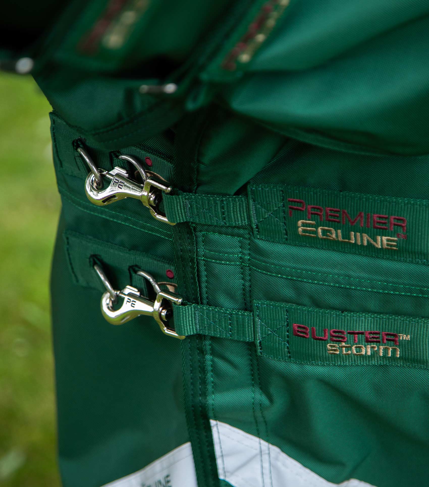 Buster Storm 220g Combo Turnout Rug with Classic Neck Green - Image 3