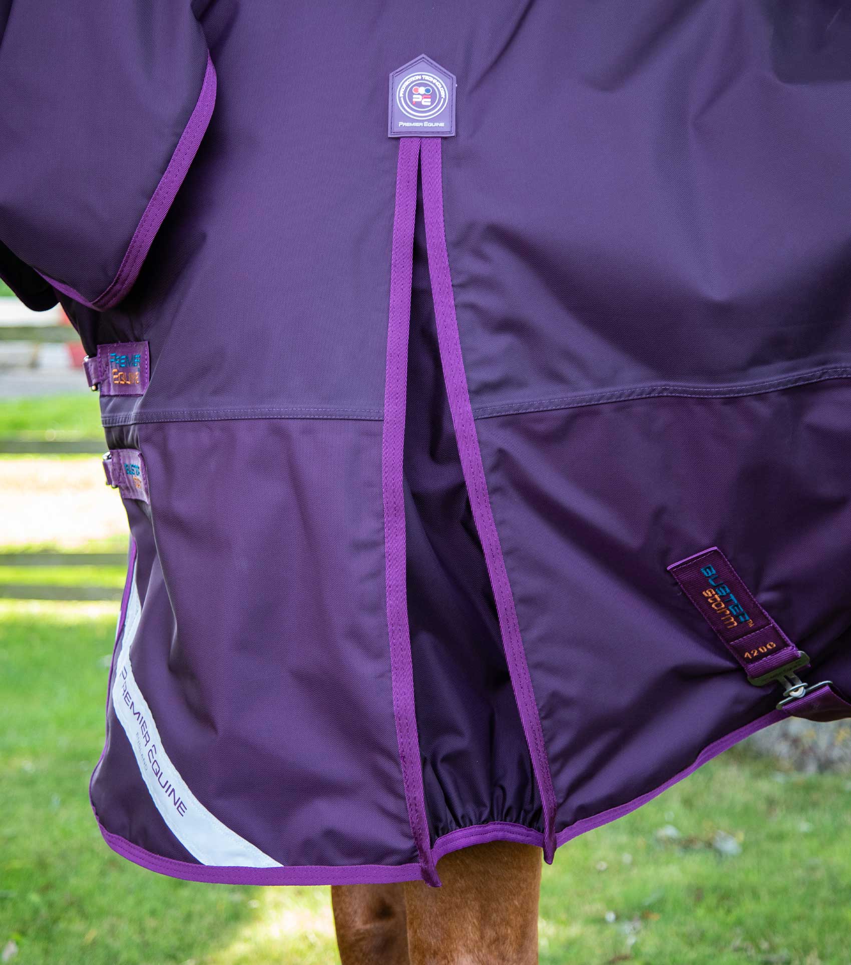 Buster Storm 420g Combo Turnout Rug with Classic Neck Purple - Image 4