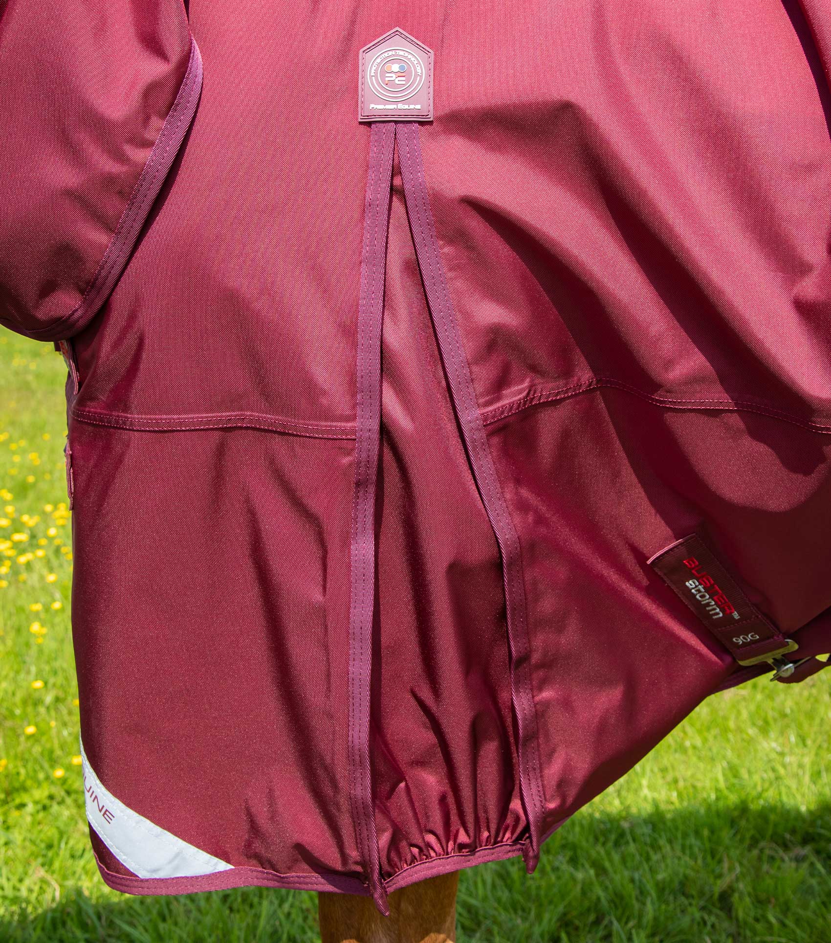 Buster Storm 90g Combo Turnout Rug with Classic Neck Burgundy - Image 4