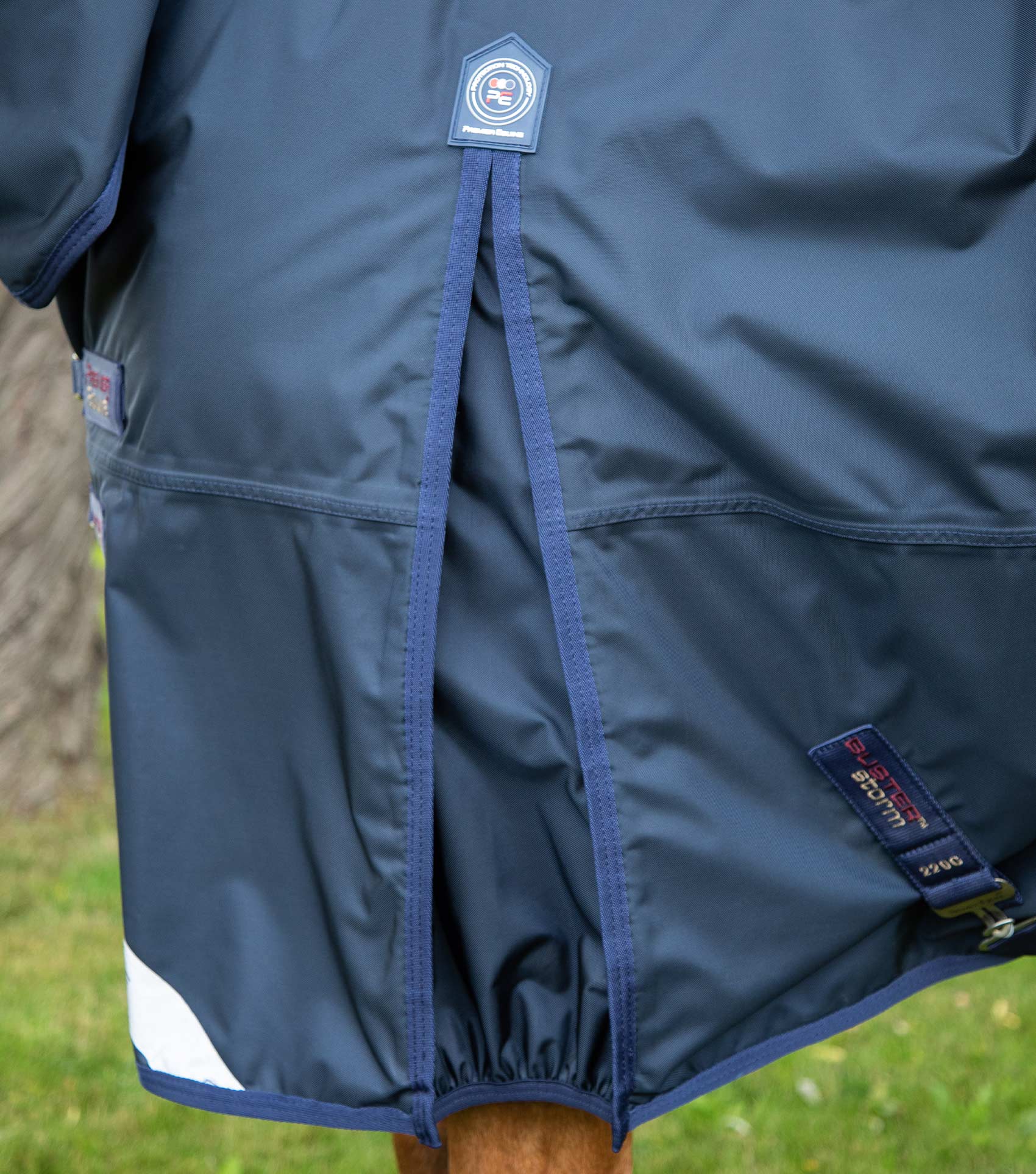 Buster Storm 220g Combo Turnout Rug with Classic Neck Navy - Image 4