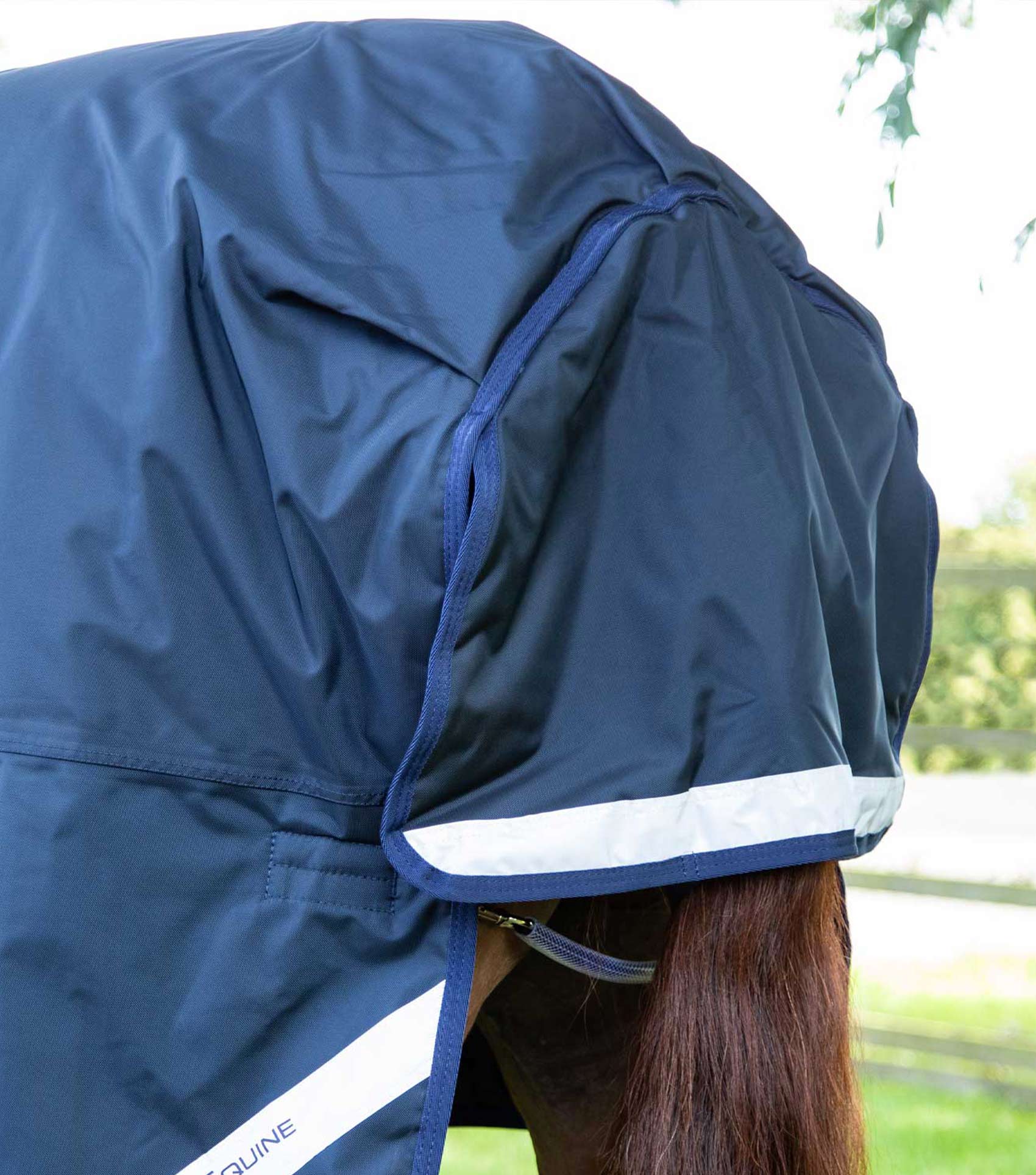Buster Storm 420g Combo Turnout Rug with Classic Neck Navy - Image 5