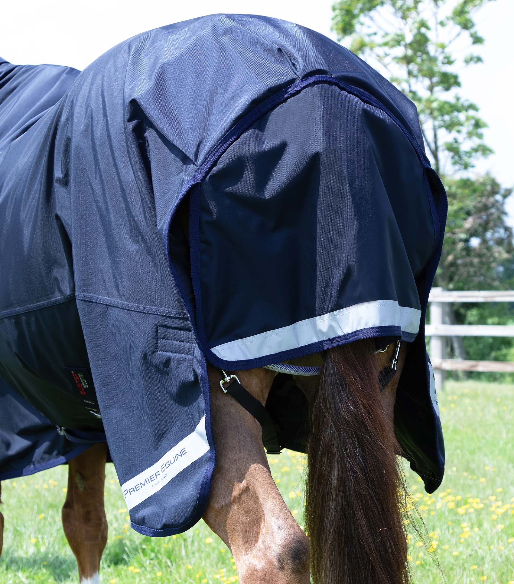 Buster Storm 90g Combo Turnout Rug with Classic Neck Navy - Image 5
