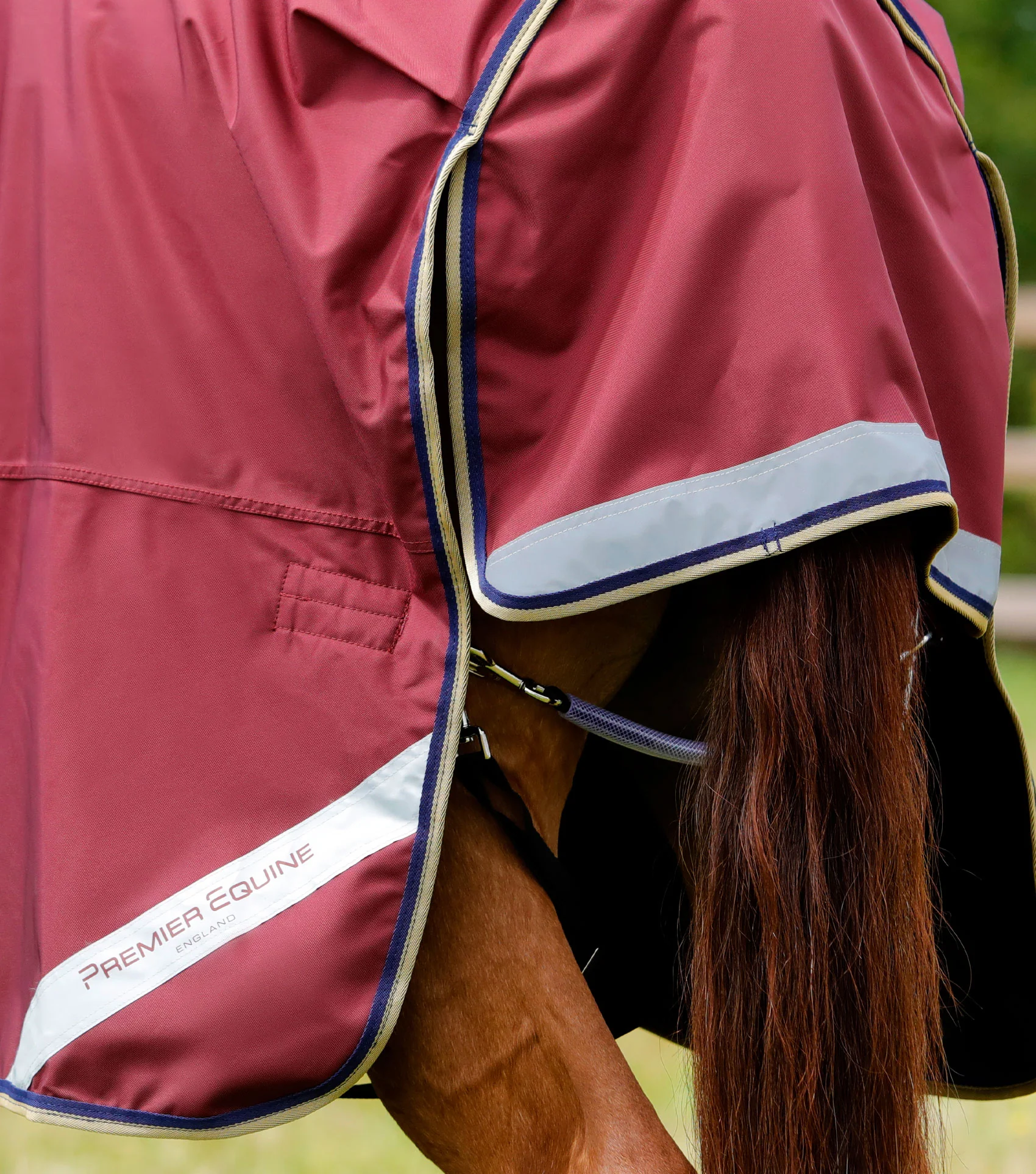 Buster Zero Turnout Rug with Classic Neck Cover Burgundy - Image 5