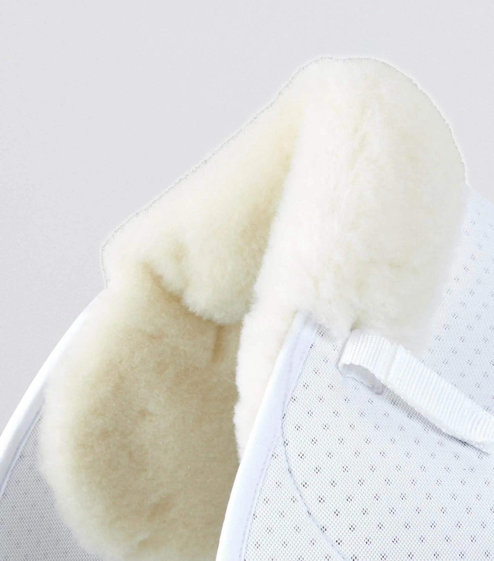 Close Contact Airtechnology Shockproof Wool Saddle Pad - GP/Jump Square White/Natural Wool - Image 3