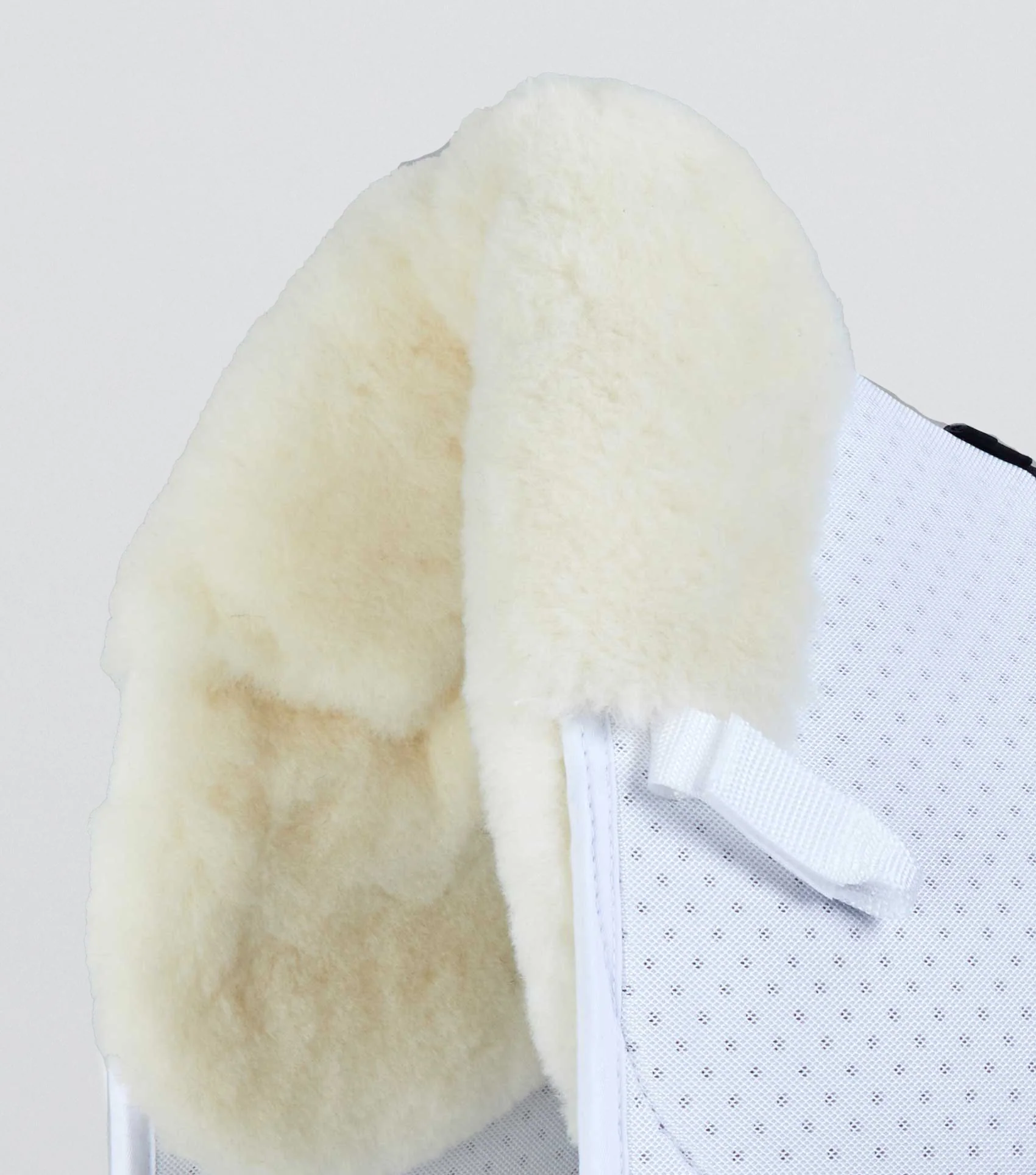 Close Contact Airtechnology Shockproof Wool Saddle Pad - Dressage Square White/Natural Wool - Image 3