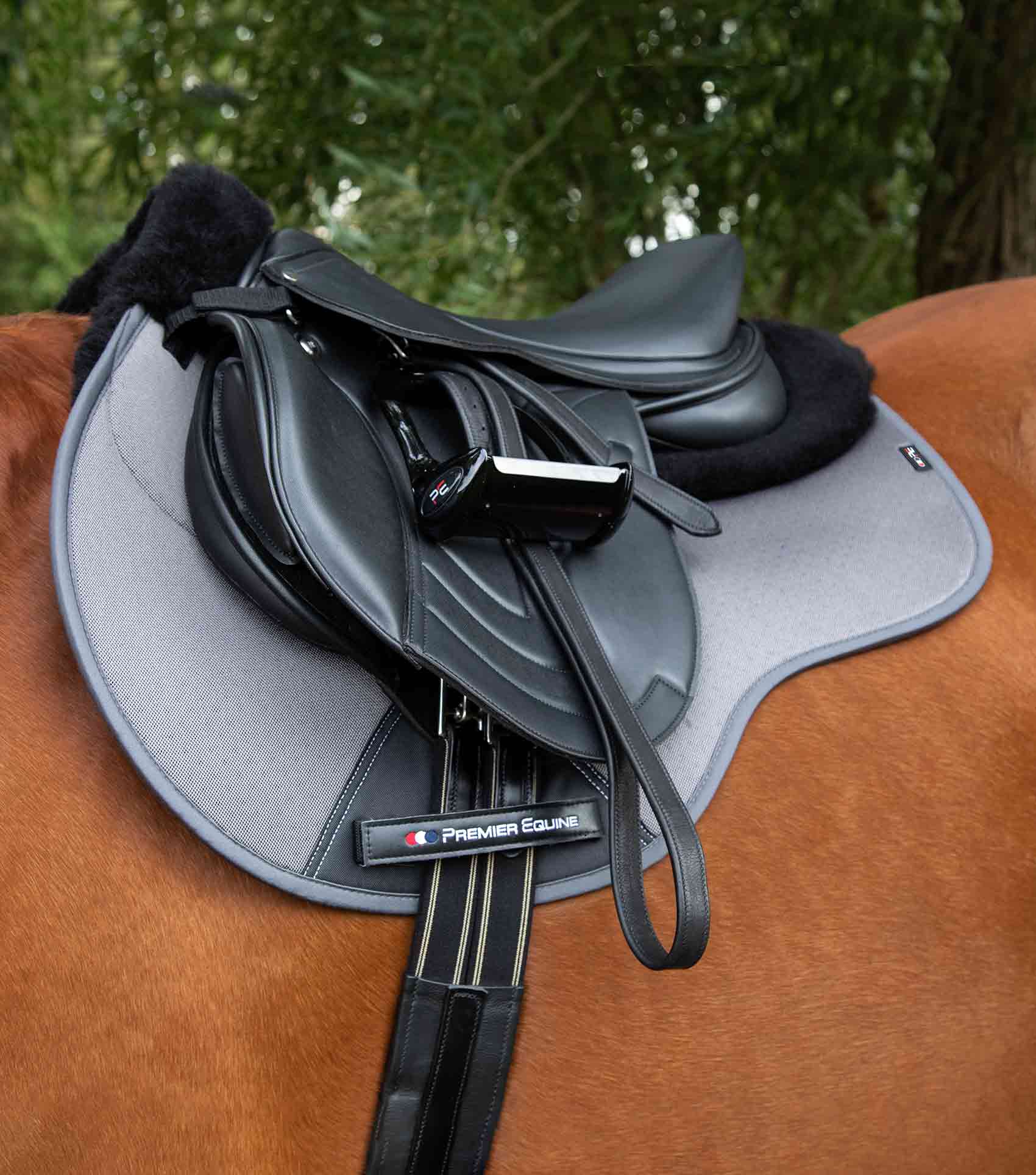 Close Contact Airtechnology Shockproof Wool Saddle Pad - GP/Jump Square Grey/Black Wool - Image 2