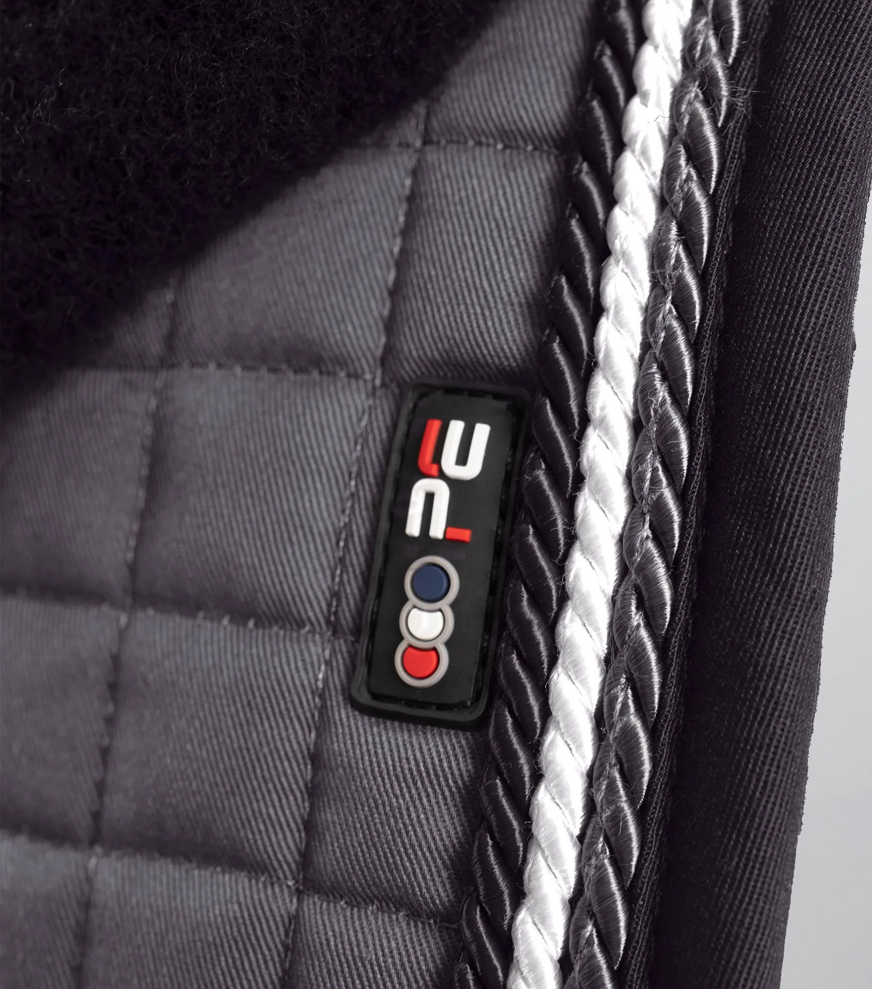 Close Contact Merino Wool European Saddle Pad - GP/Jump Square Grey/Black Wool - Image 4