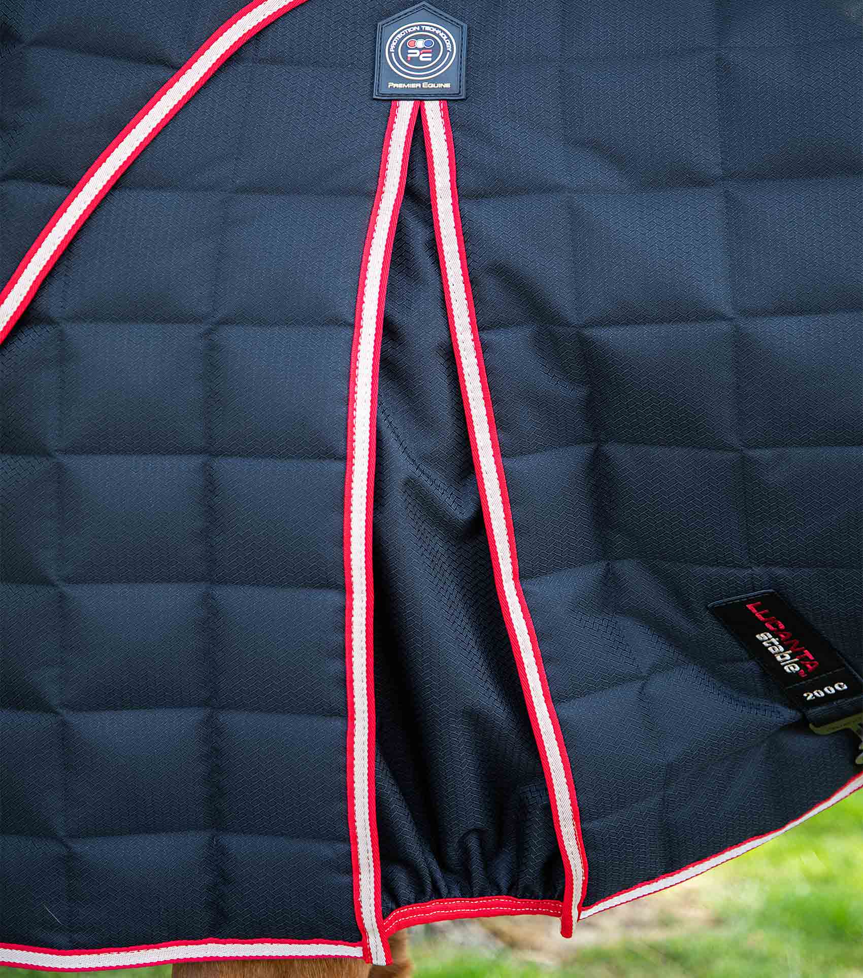 Lucanta 200g Stable Rug with Neck Cover Black - Image 4
