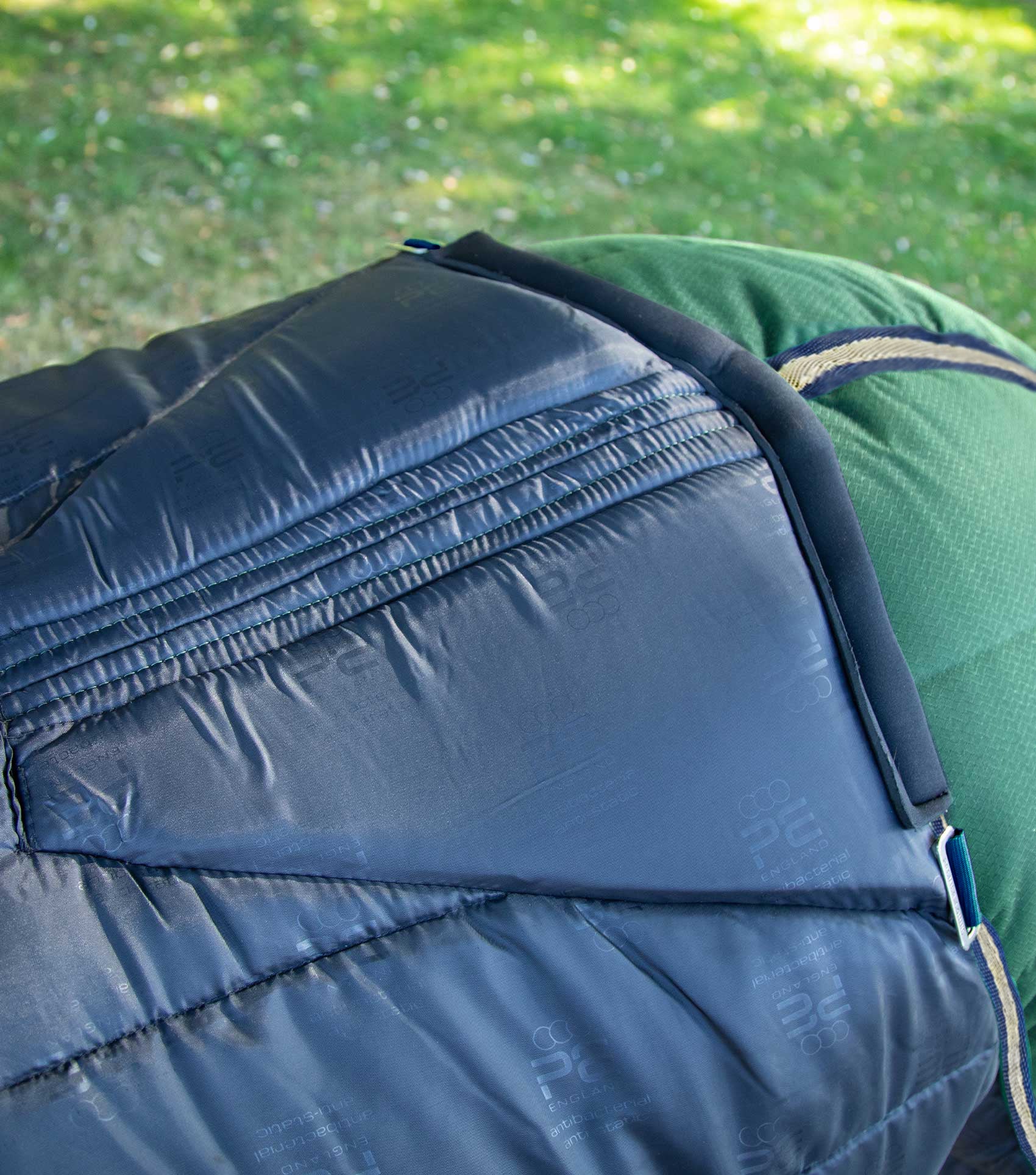 Lucanta 200g Stable Rug with Neck Cover Green - Image 3