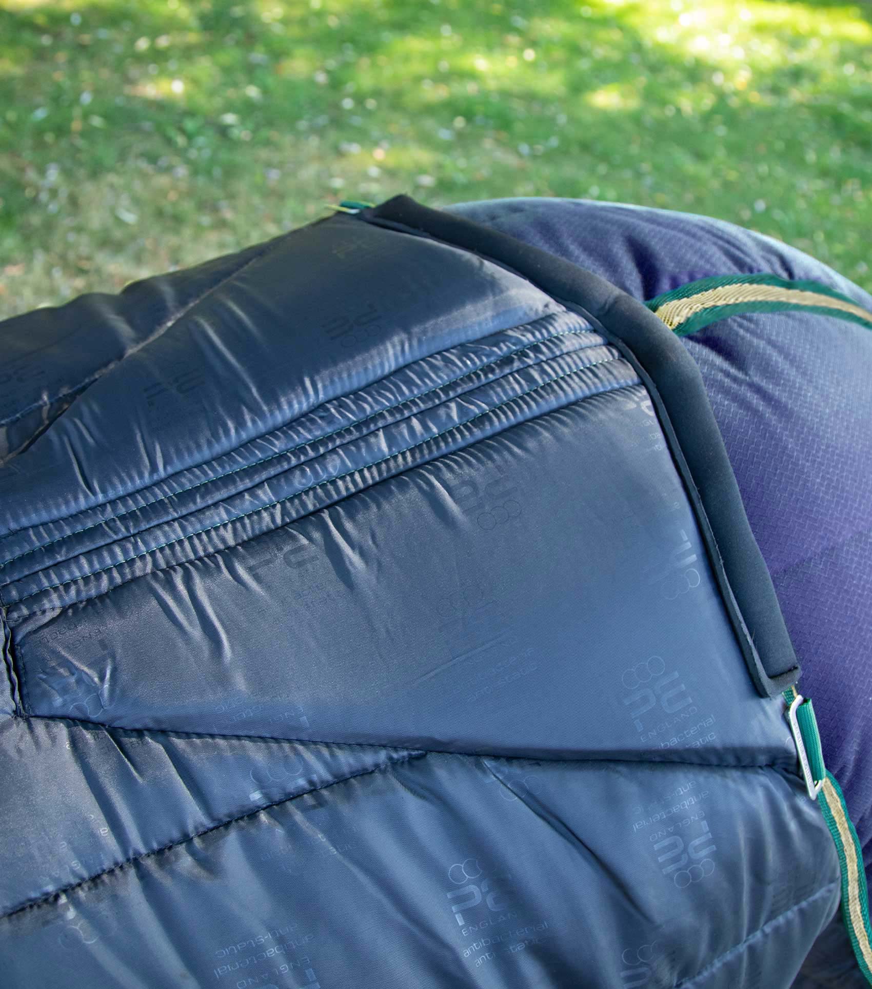 Lucanta 450g Stable Rug with Neck Cover Navy - Image 4