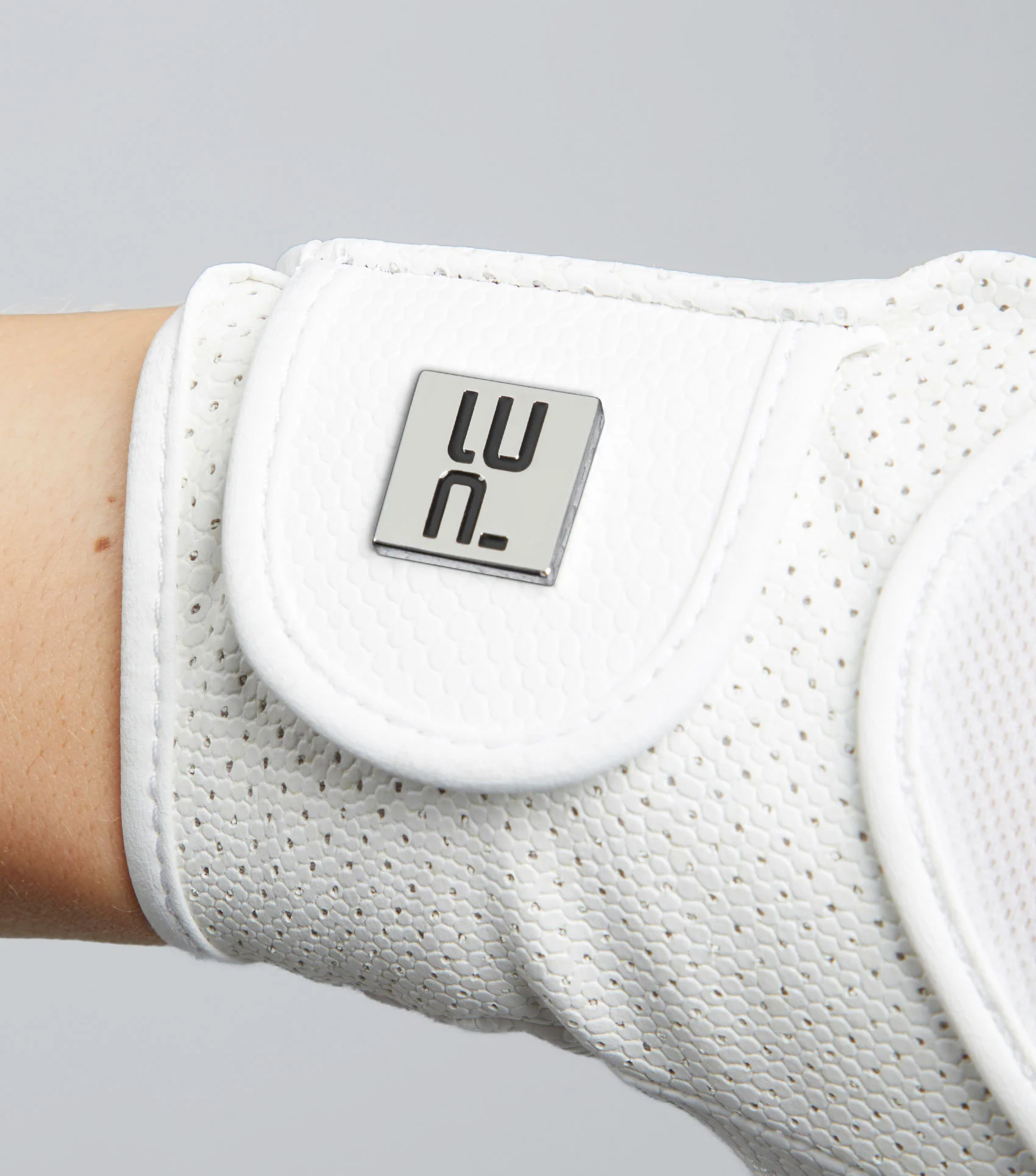 Presa Mesh Competition Riding Gloves White - Image 3
