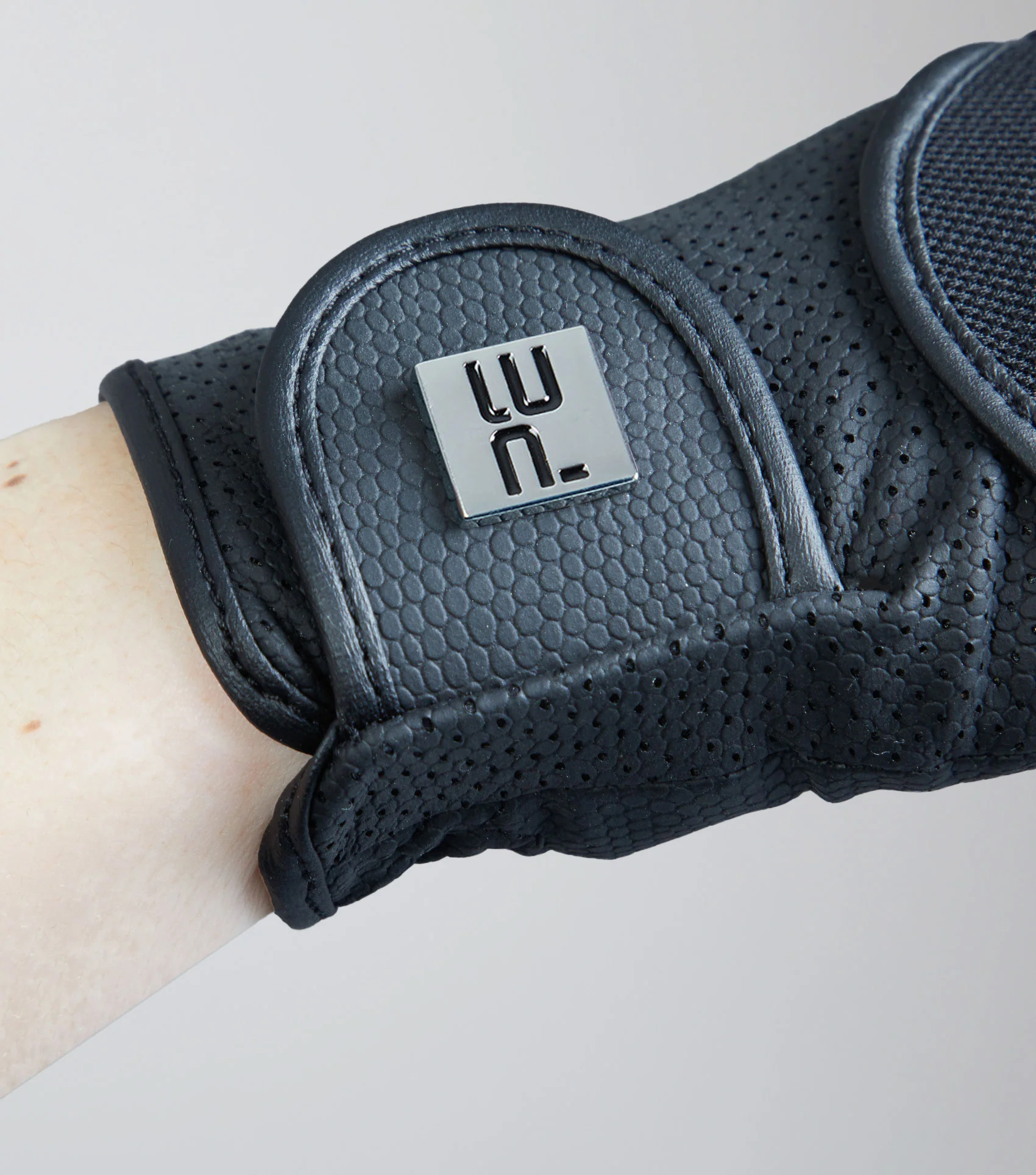 Presa Mesh Riding Gloves Black - Image 3