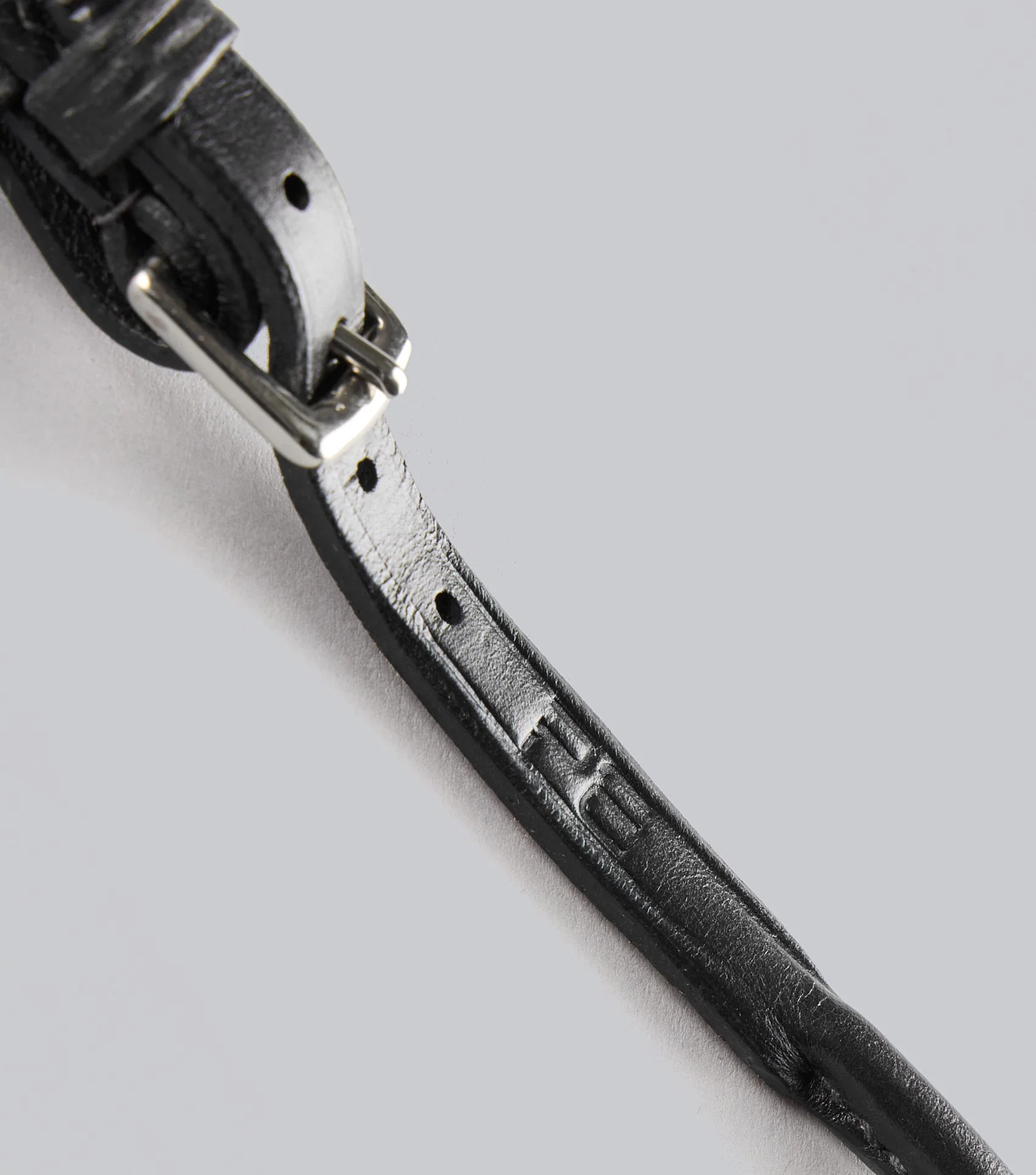 Round Lip Strap Black - Image 3