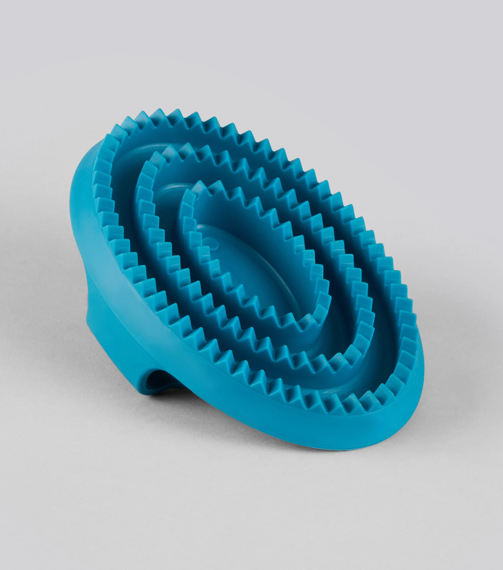 Rubber Curry Comb Med Blue - Image 3