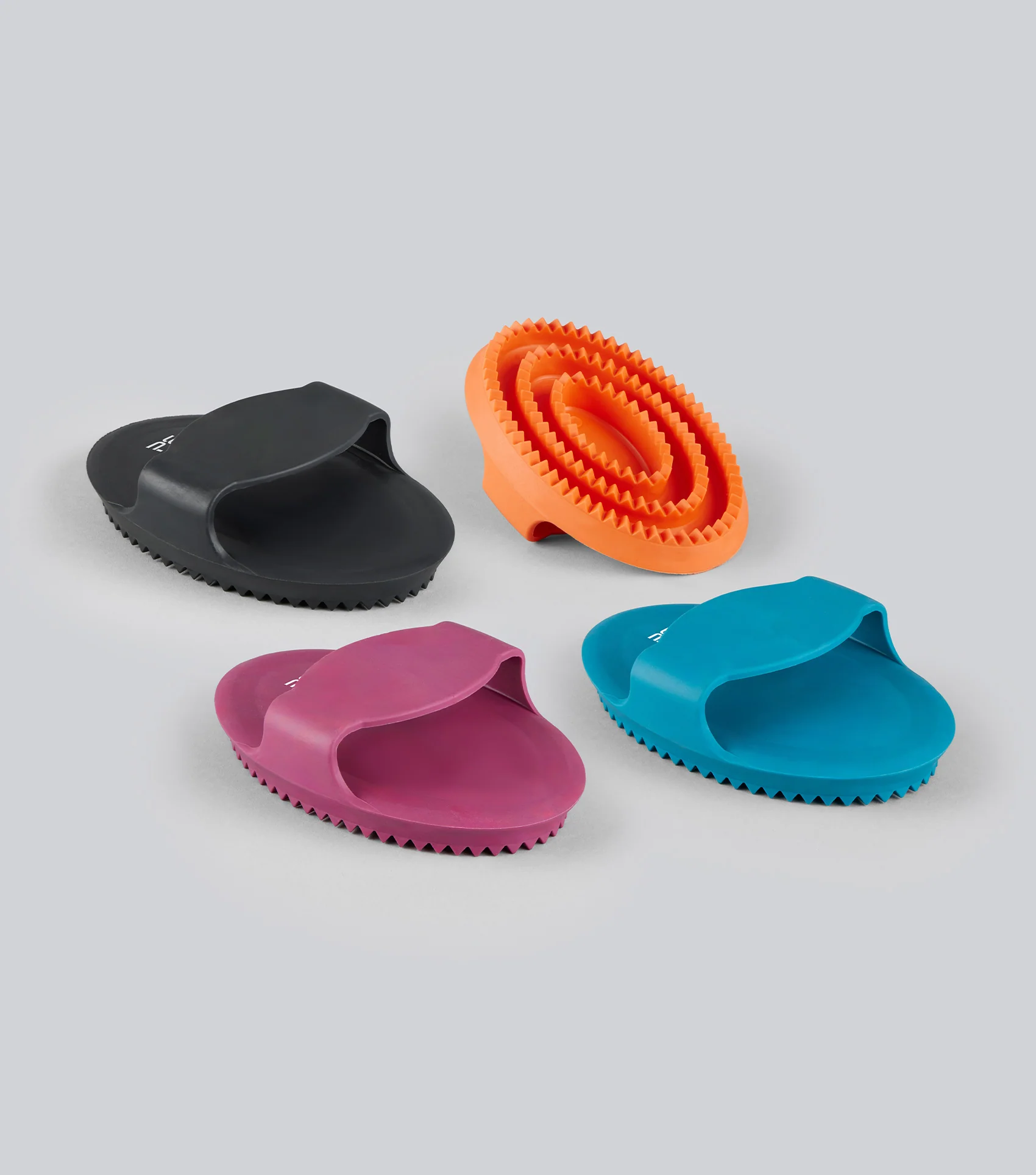 Rubber Curry Comb Black - Image 4