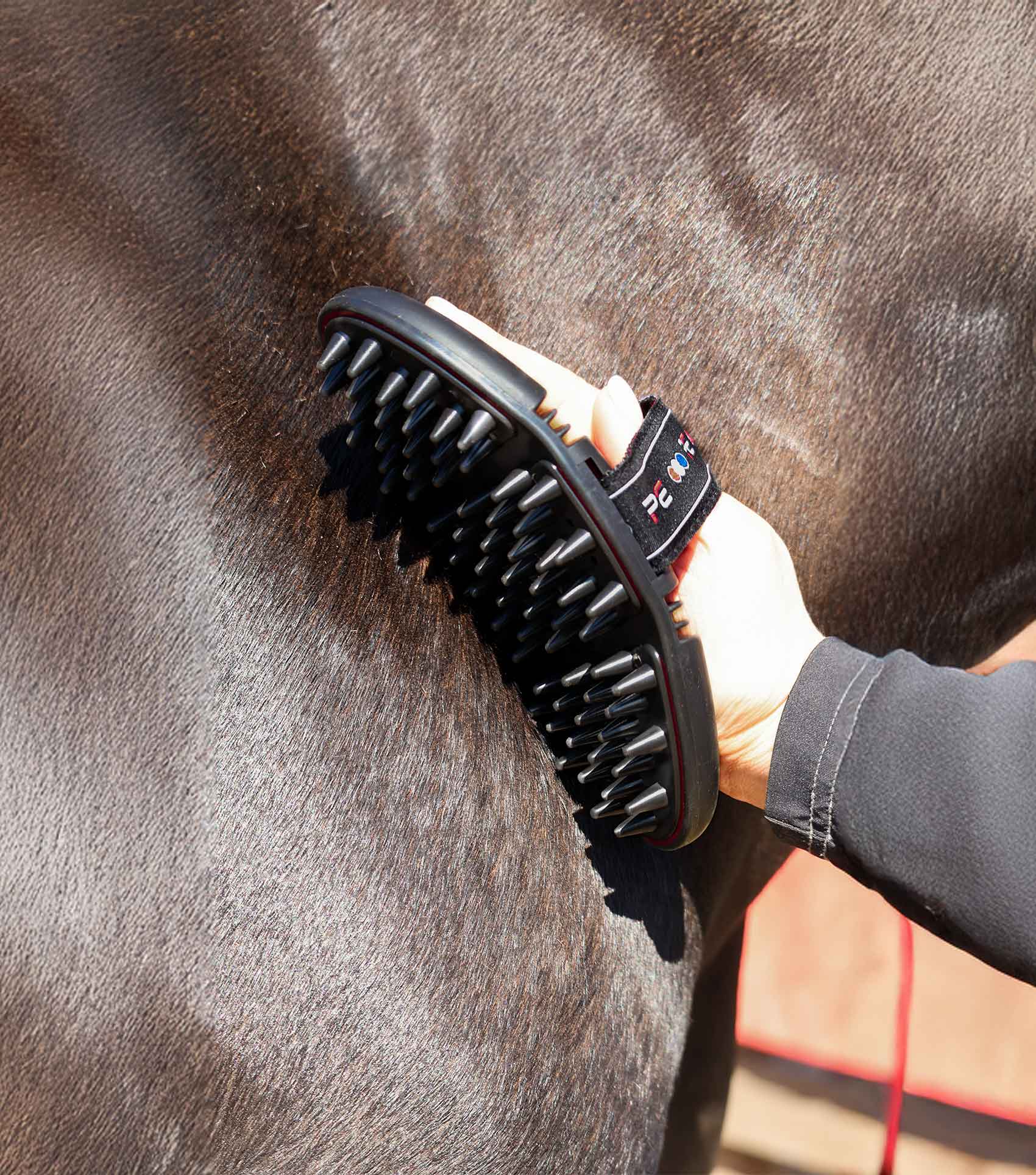 Soft-Touch Flexi Massage Brush Black & Red - Image 2