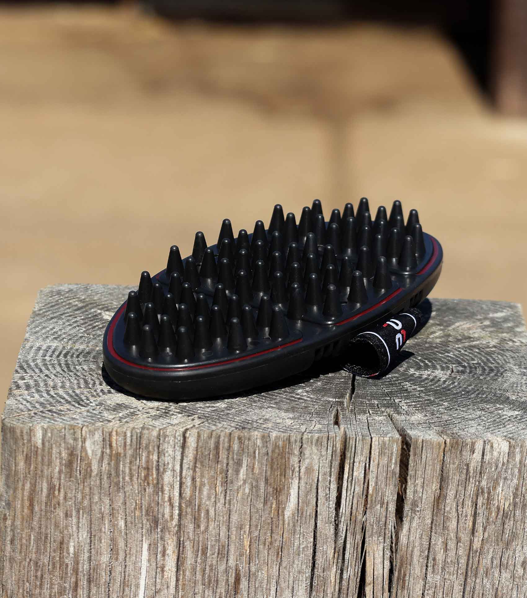 Soft-Touch Flexi Massage Brush Black & Red - Image 4