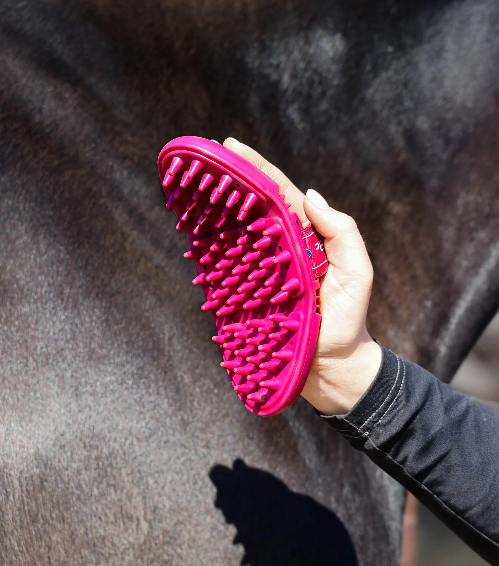Soft-Touch Flexi Massage Brush Wine & Fuchsia - Image 3
