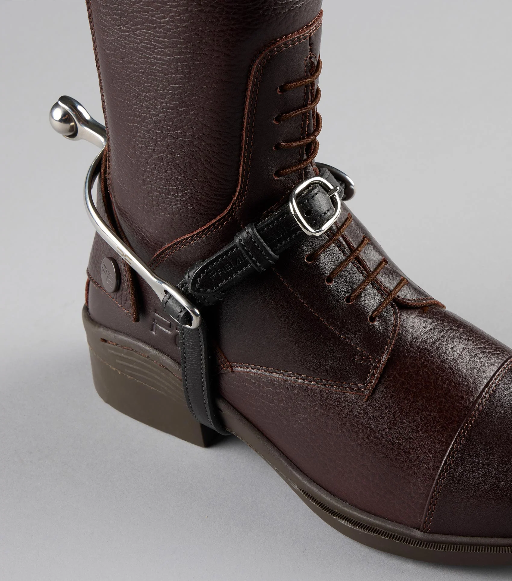 Spur Straps 4/8" European Leather Black - Image 3