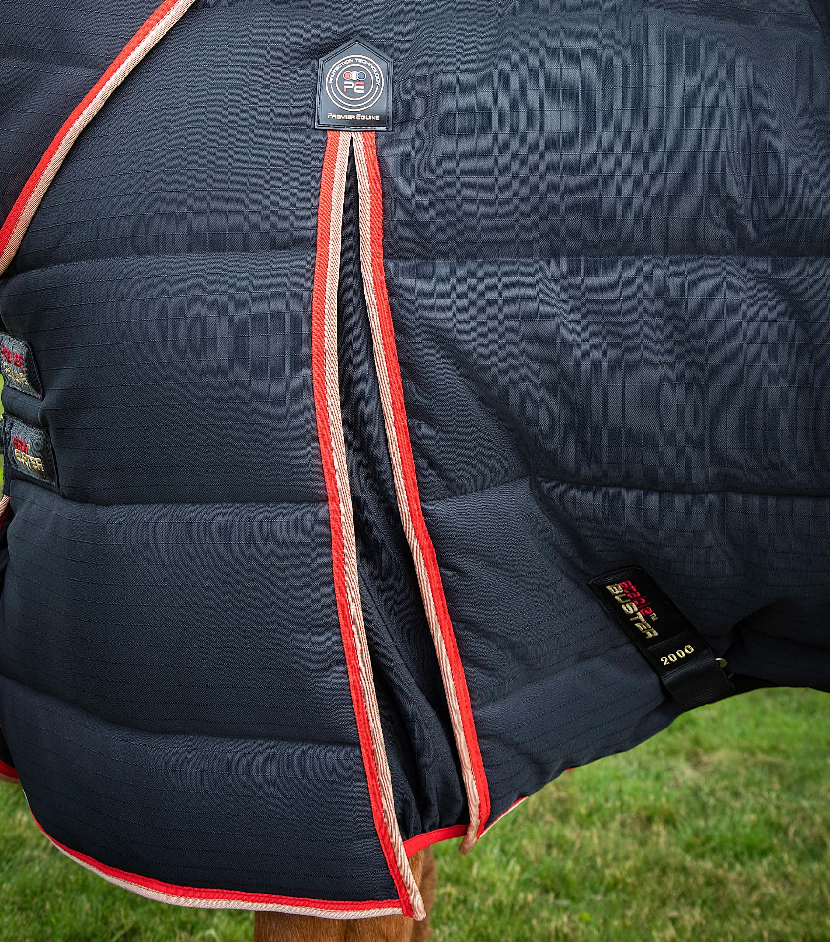 Stable Buster 200g Stable Rug with Neck Cover Black - Image 4