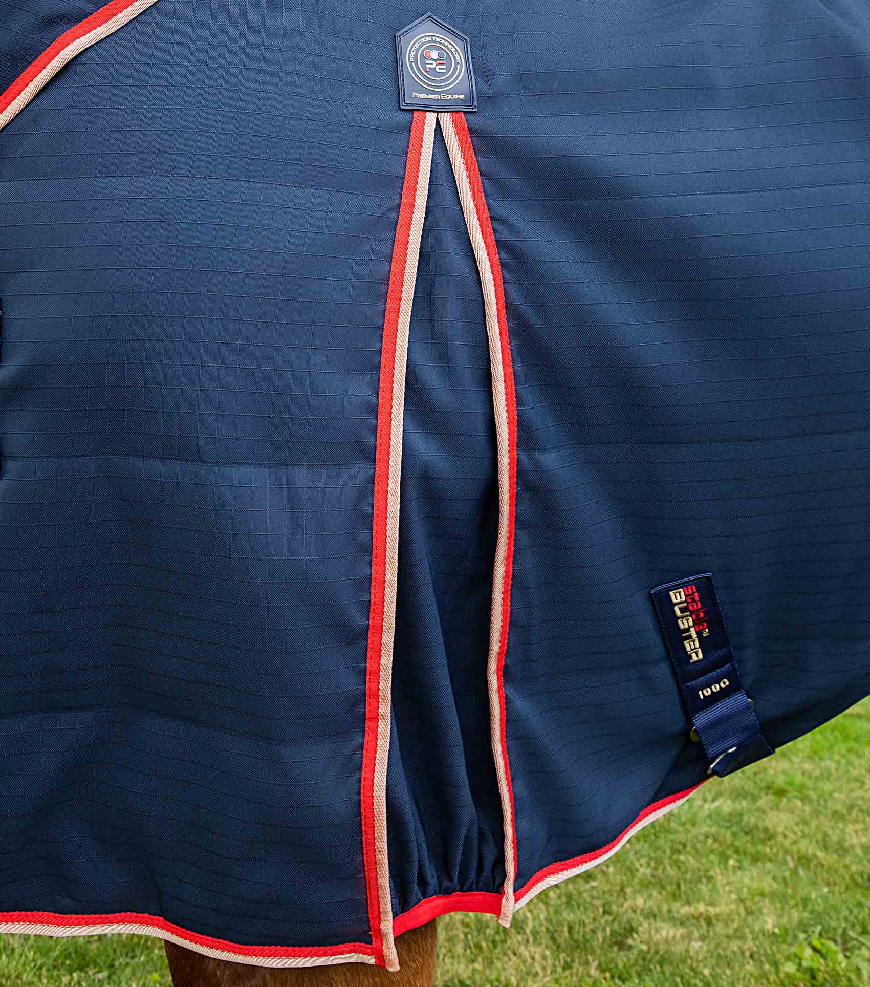 Stable Buster 200g Stable Rug with Neck Cover Navy - Image 4