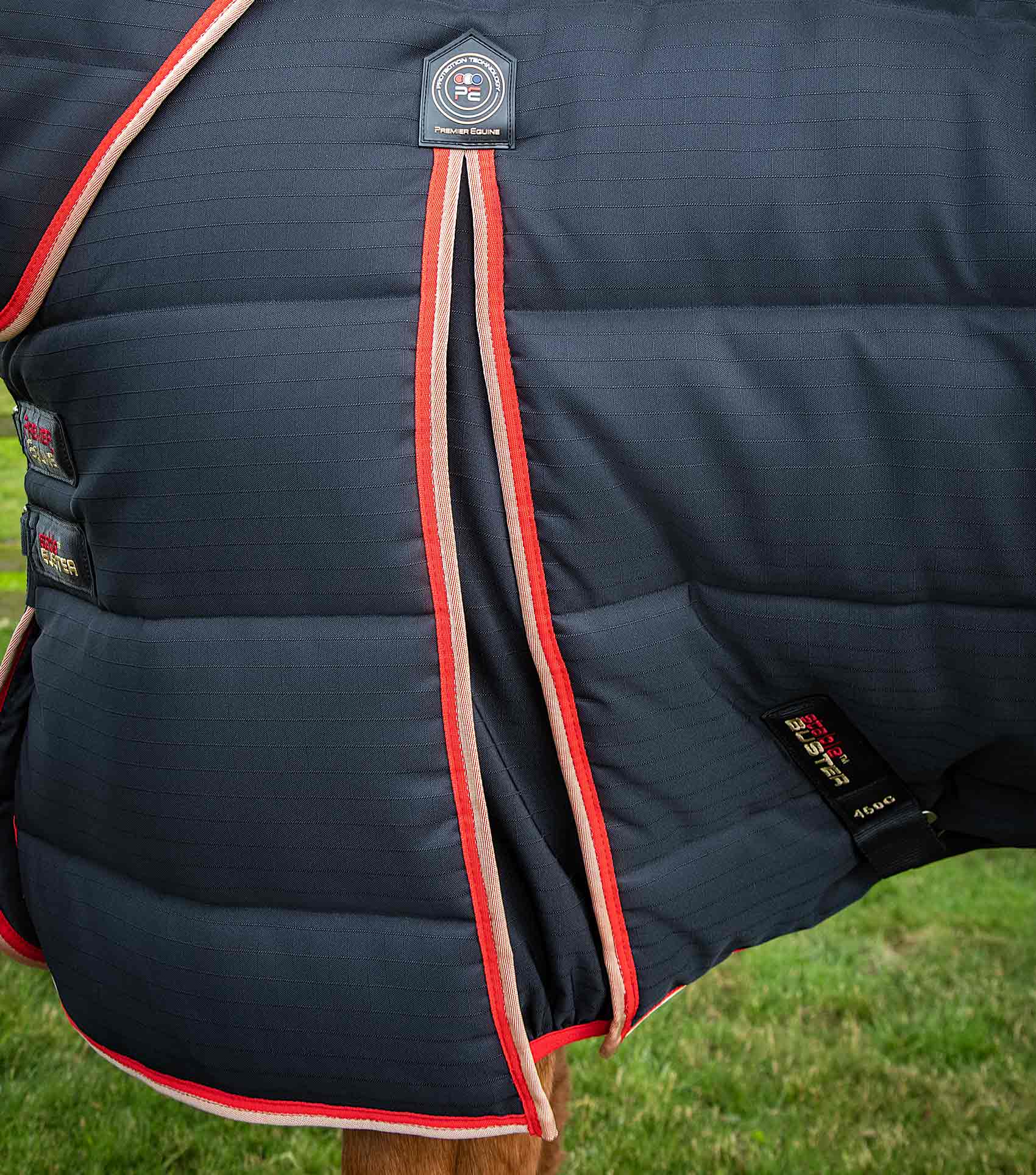 Stable Buster 450g Stable Rug with Neck Cover Black - Image 4