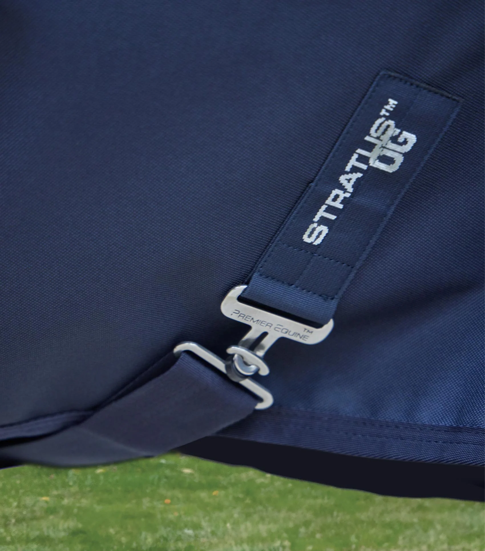 Stratus 1200 Series 0g Turnout Rug with Classic Neck Cover Navy - Image 3
