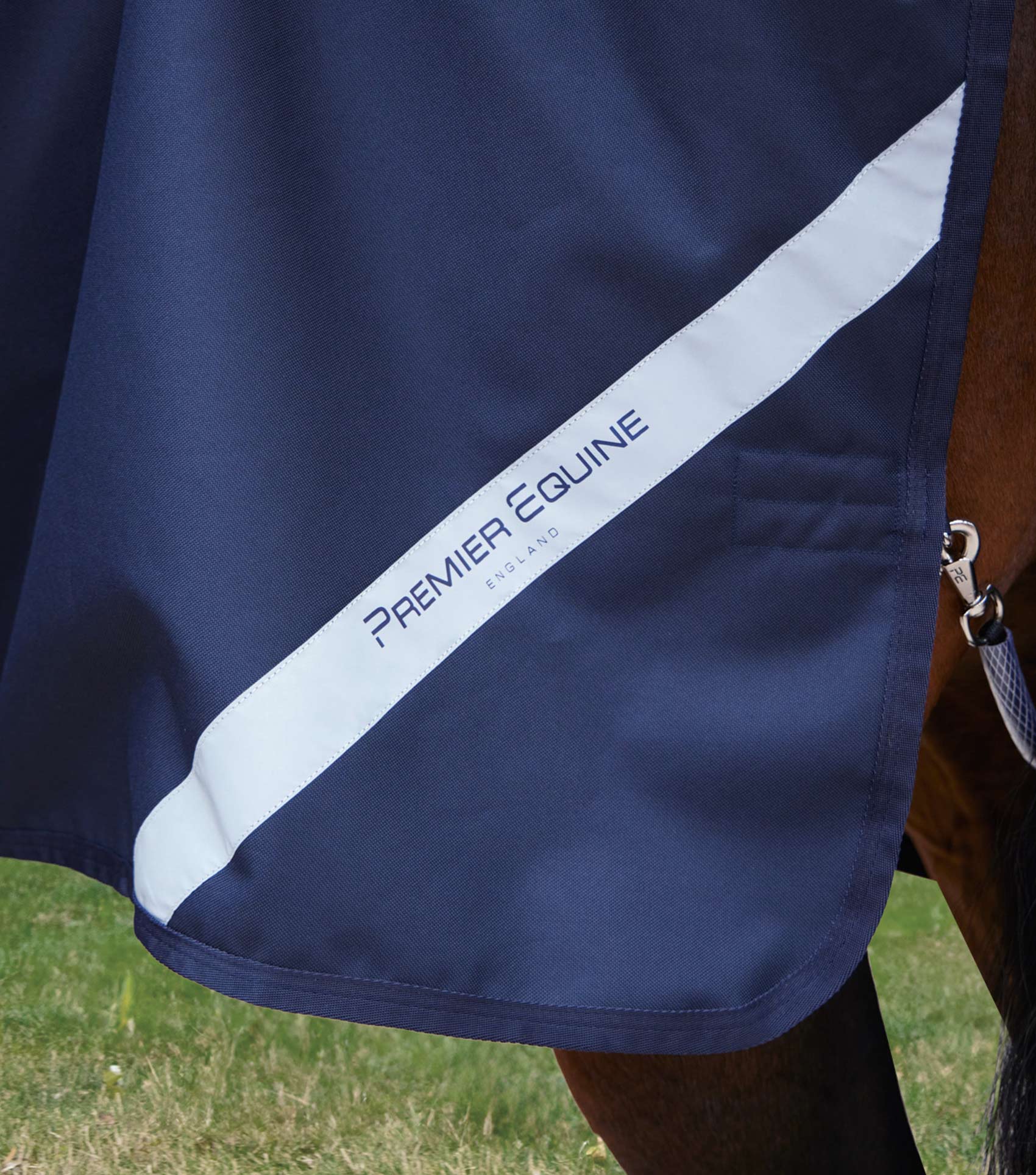 Stratus 1200 Series 0g Turnout Rug with Classic Neck Cover Navy - Image 5