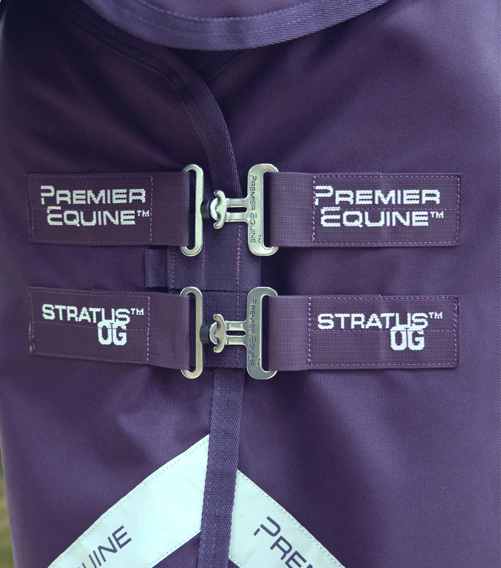 Stratus 1200 Series 0g Turnout Rug with Classic Neck Cover Purple - Image 2