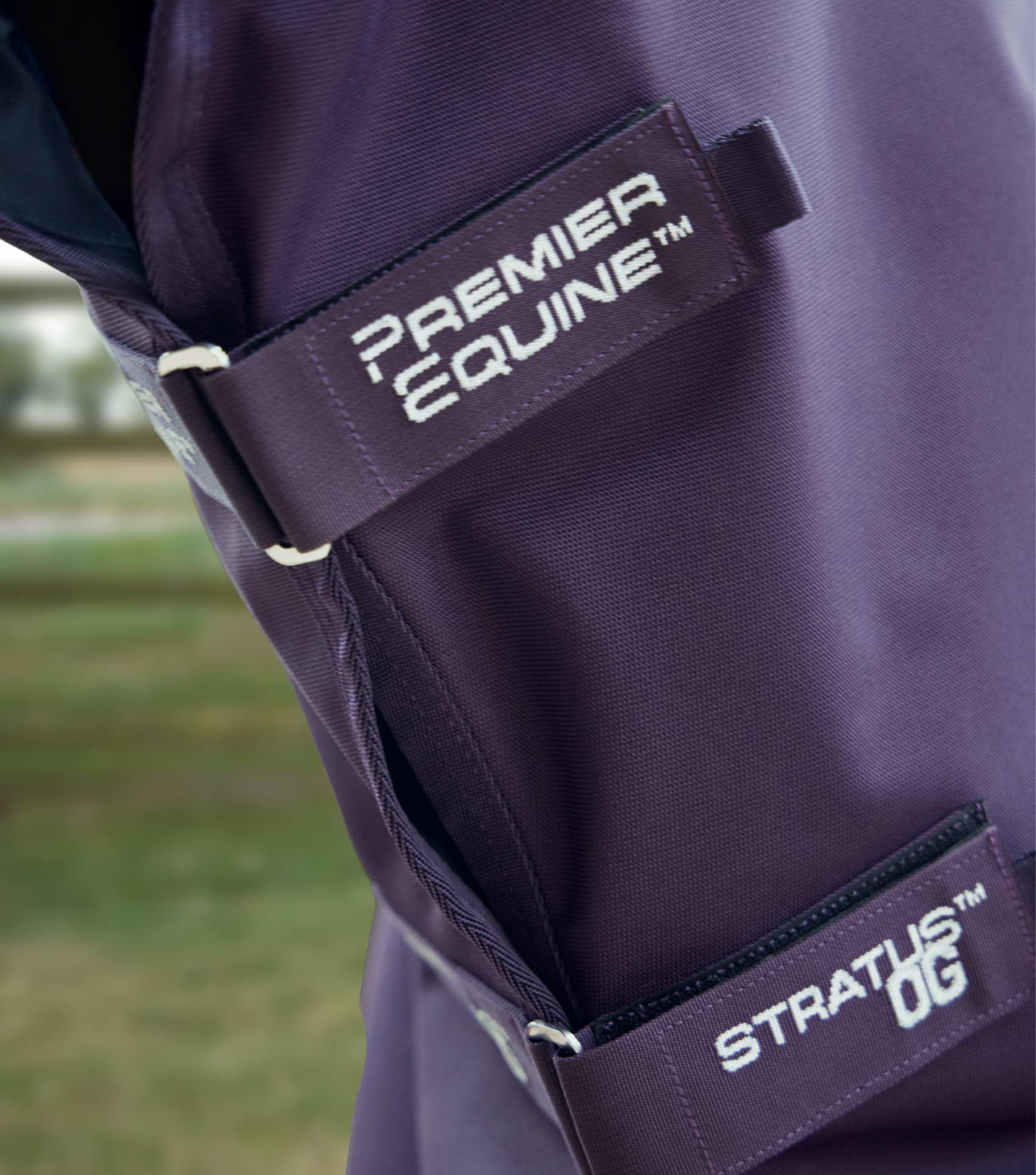 Stratus 1200 Series 0g Turnout Rug with Classic Neck Cover Purple - Image 3