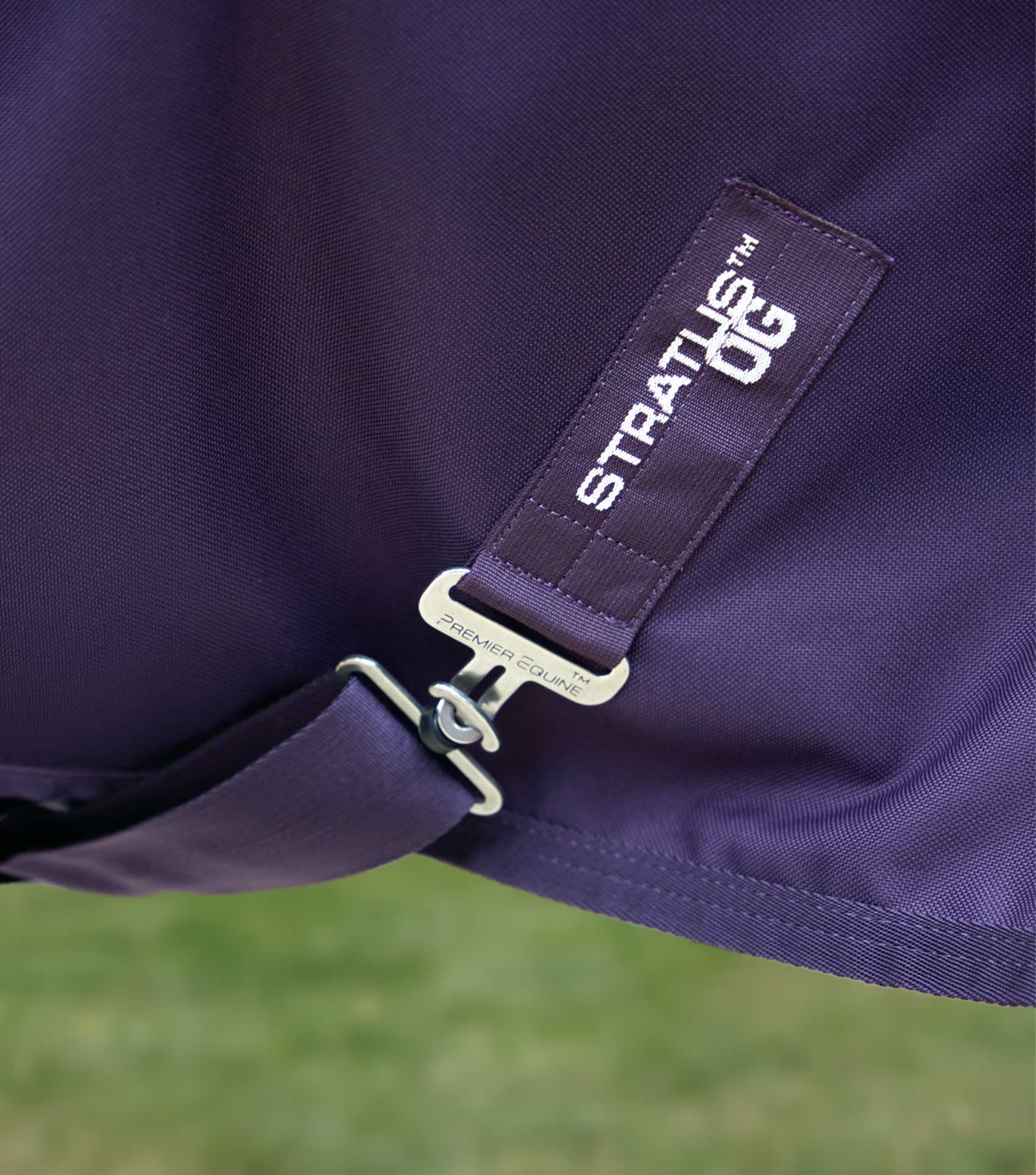 Stratus 1200 Series 0g Turnout Rug with Classic Neck Cover Purple - Image 4